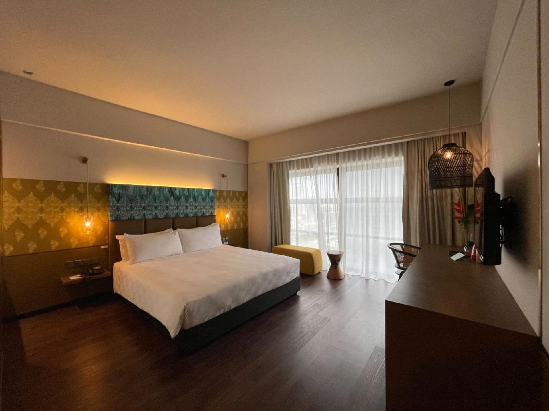 Heritage King Room