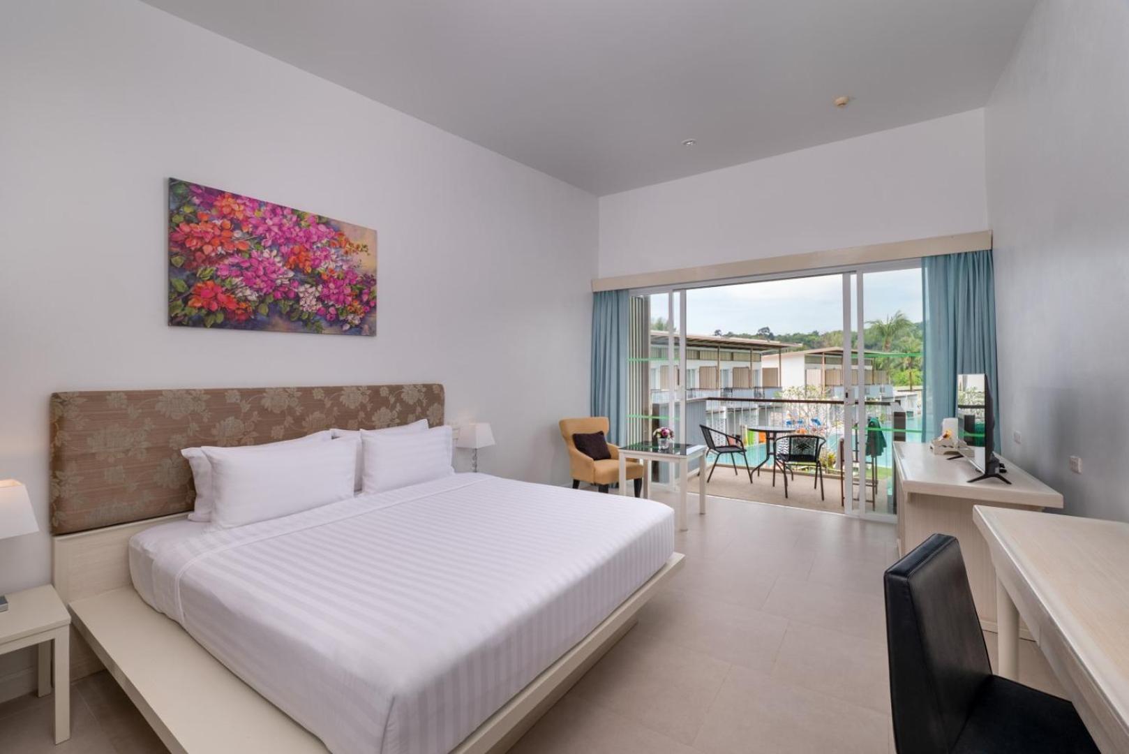 Deluxe Double or Twin Room Pool View