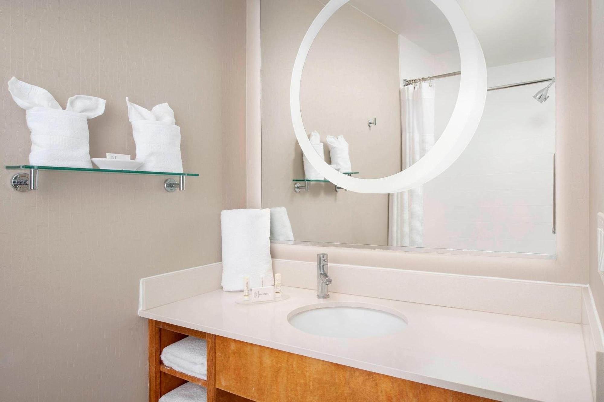 King Suite Bathtub Trundle Sofa Mobility Access