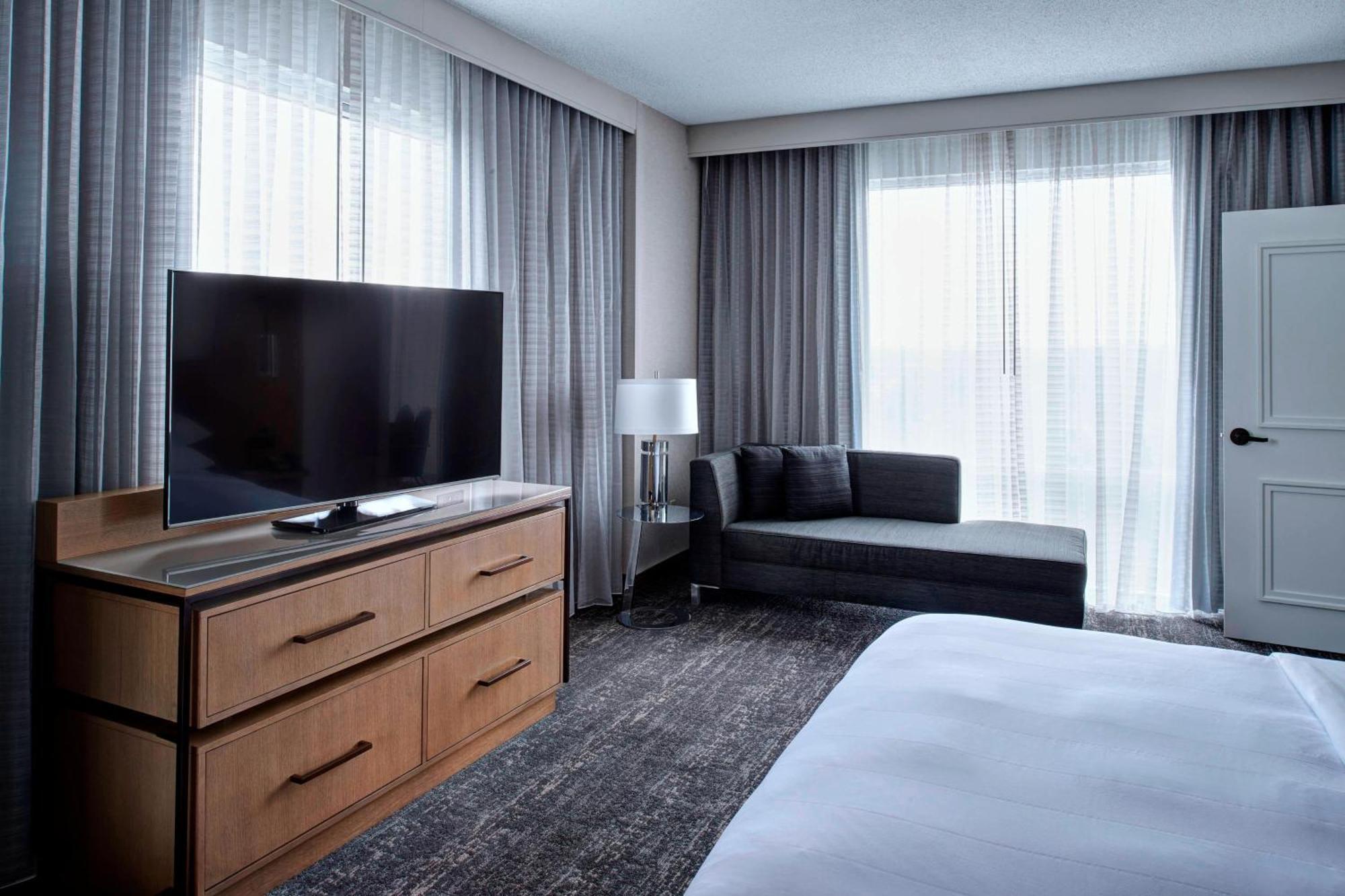 One-Bedroom King Suite,1632996345:JPEG