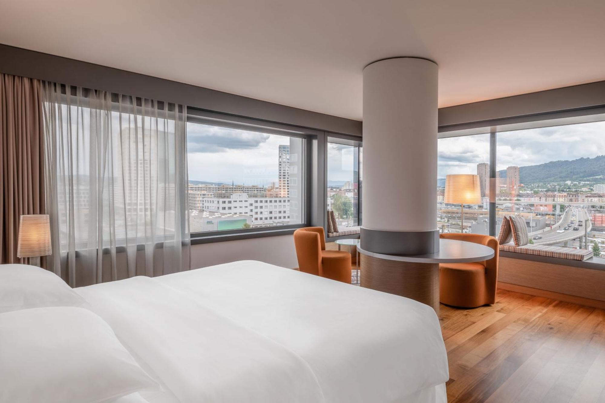 Junior Suite Club Lounge Access