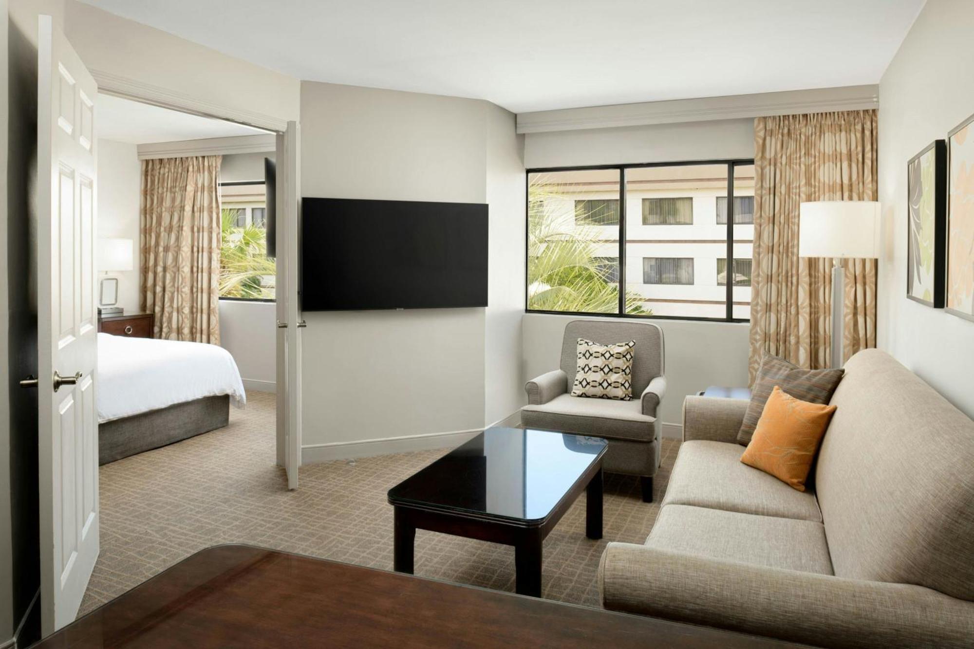 1 Bedroom Suite 1 King Sofa bed