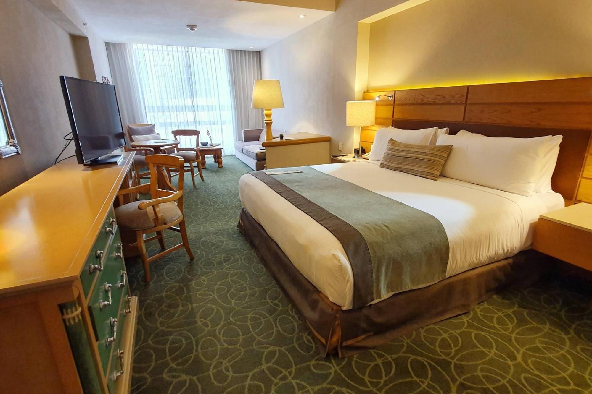 Executive M Club lounge access Guest room 1 King Bed High floor