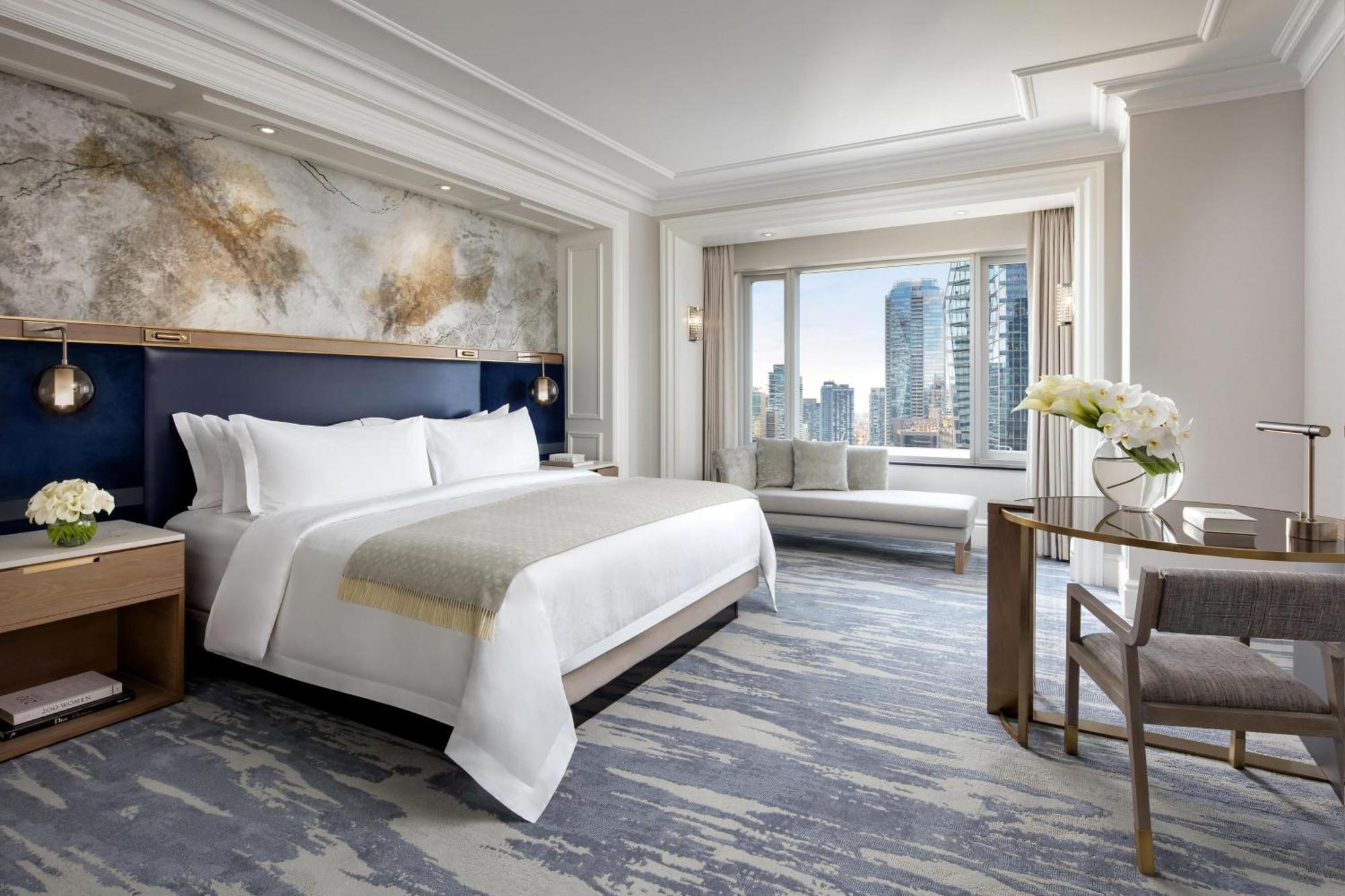 Superior King Bed Guest room 1 King City view