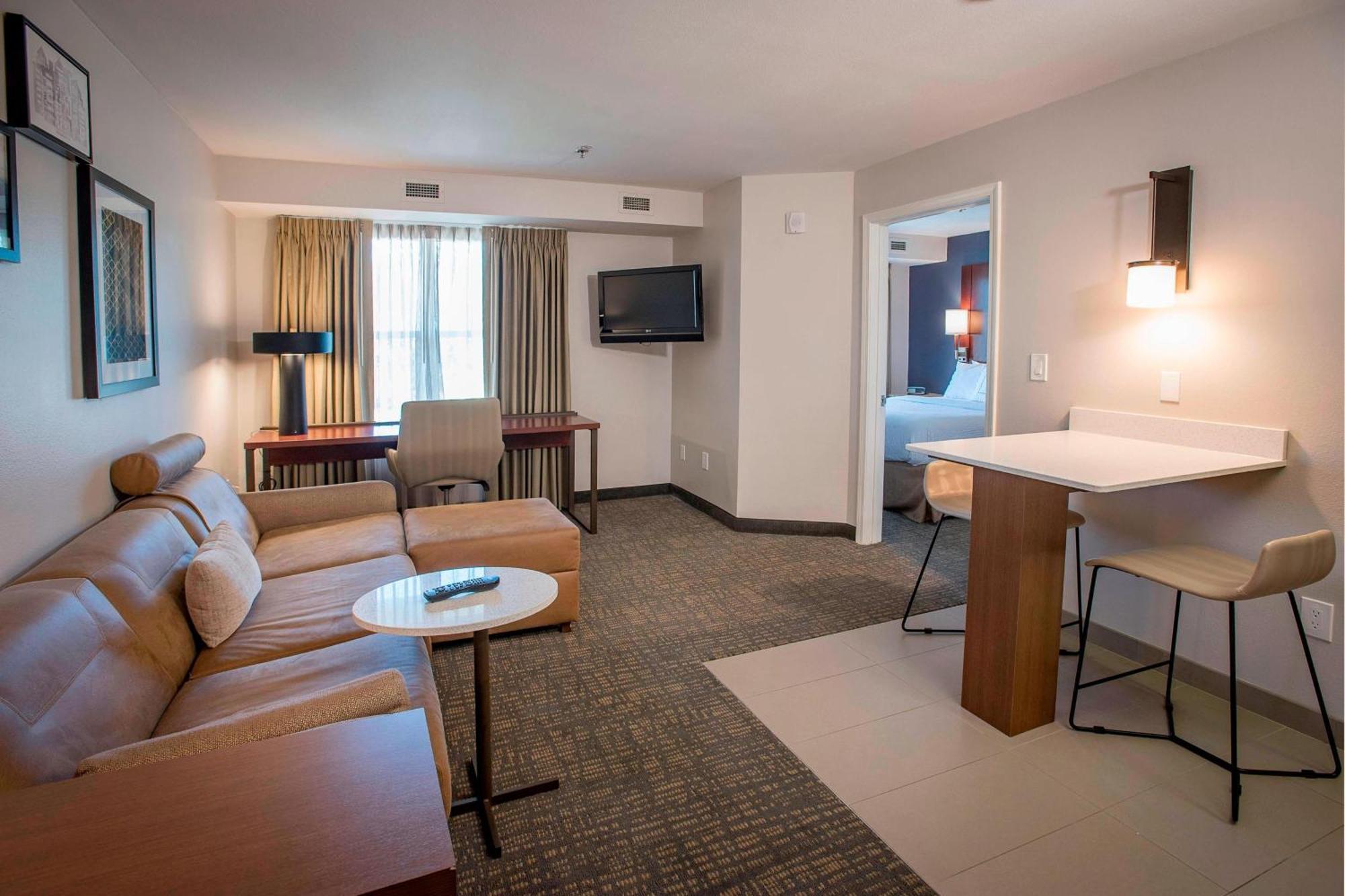 One-Bedroom Queen Suite Sofa Bed Downtown View