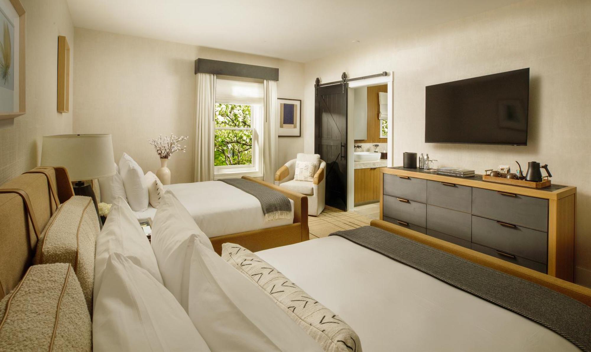 Deluxe Guestroom Queen or Queen