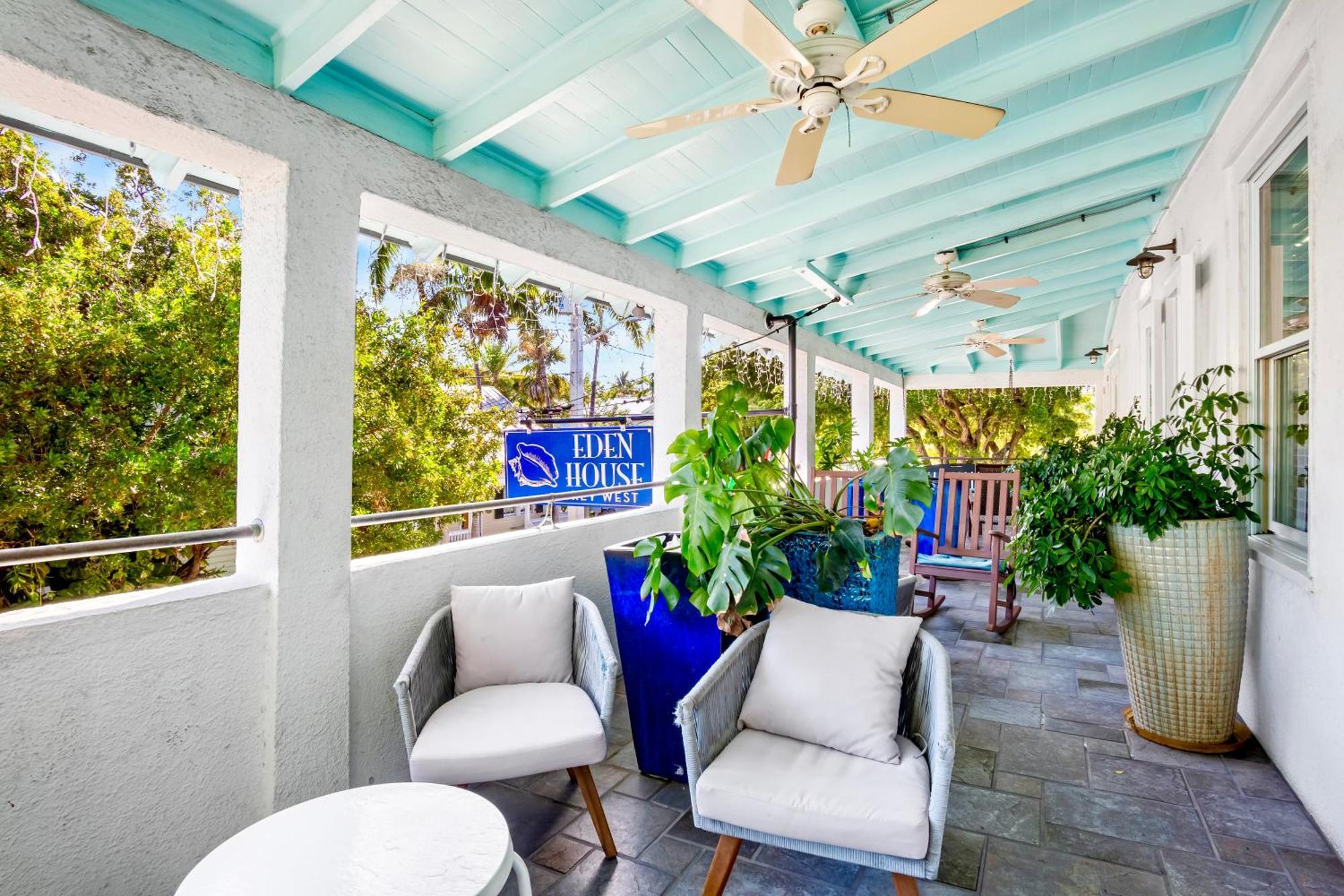 Porch Swing Island Room
