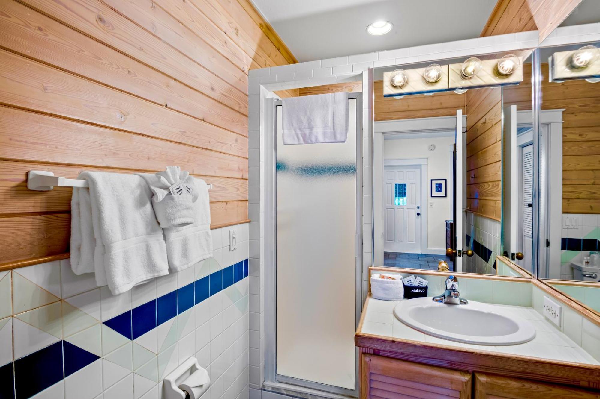 Deluxe King Island Room