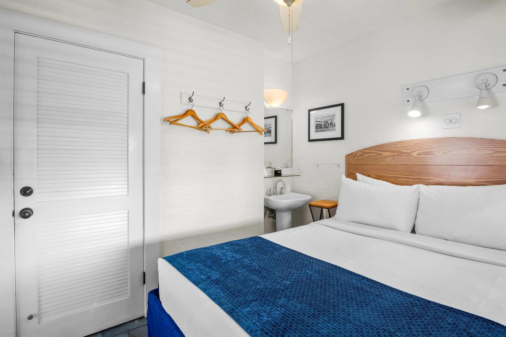 Queen Island Room