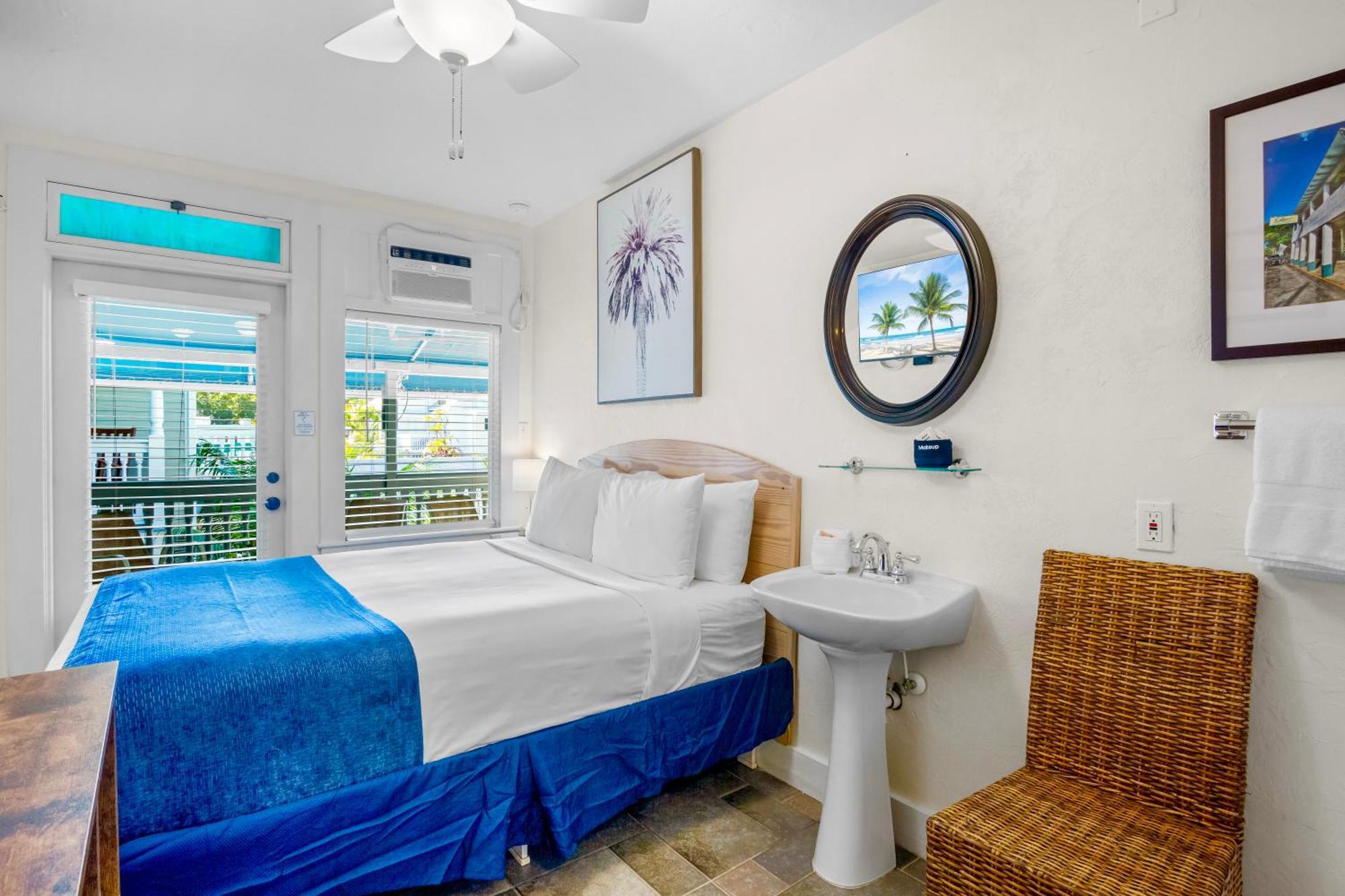 Queen Island Room