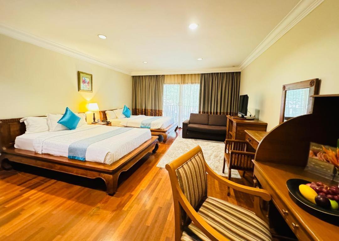 Deluxe Queen Room Lake View