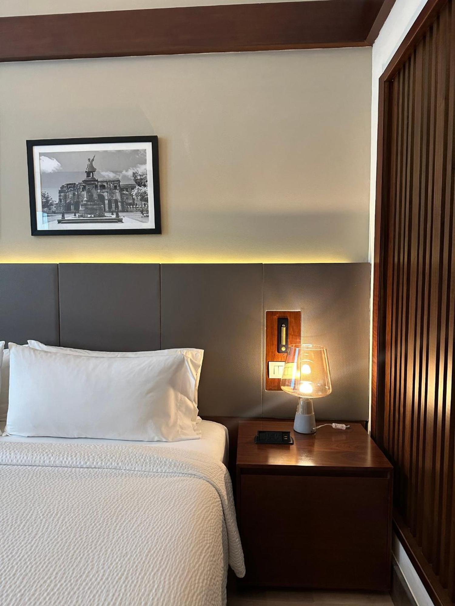 Standard King Room City View