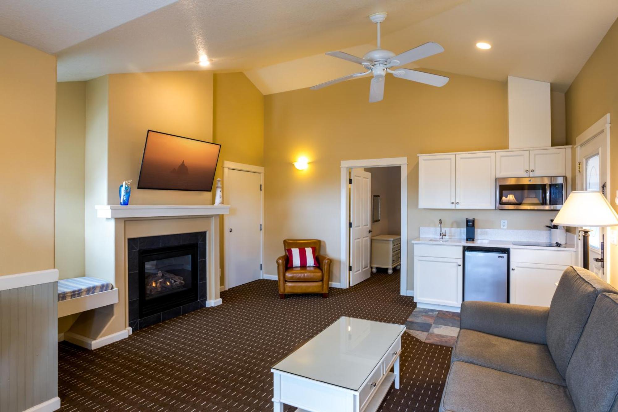 King Suite Sofabed 2nd Floor Non Pet