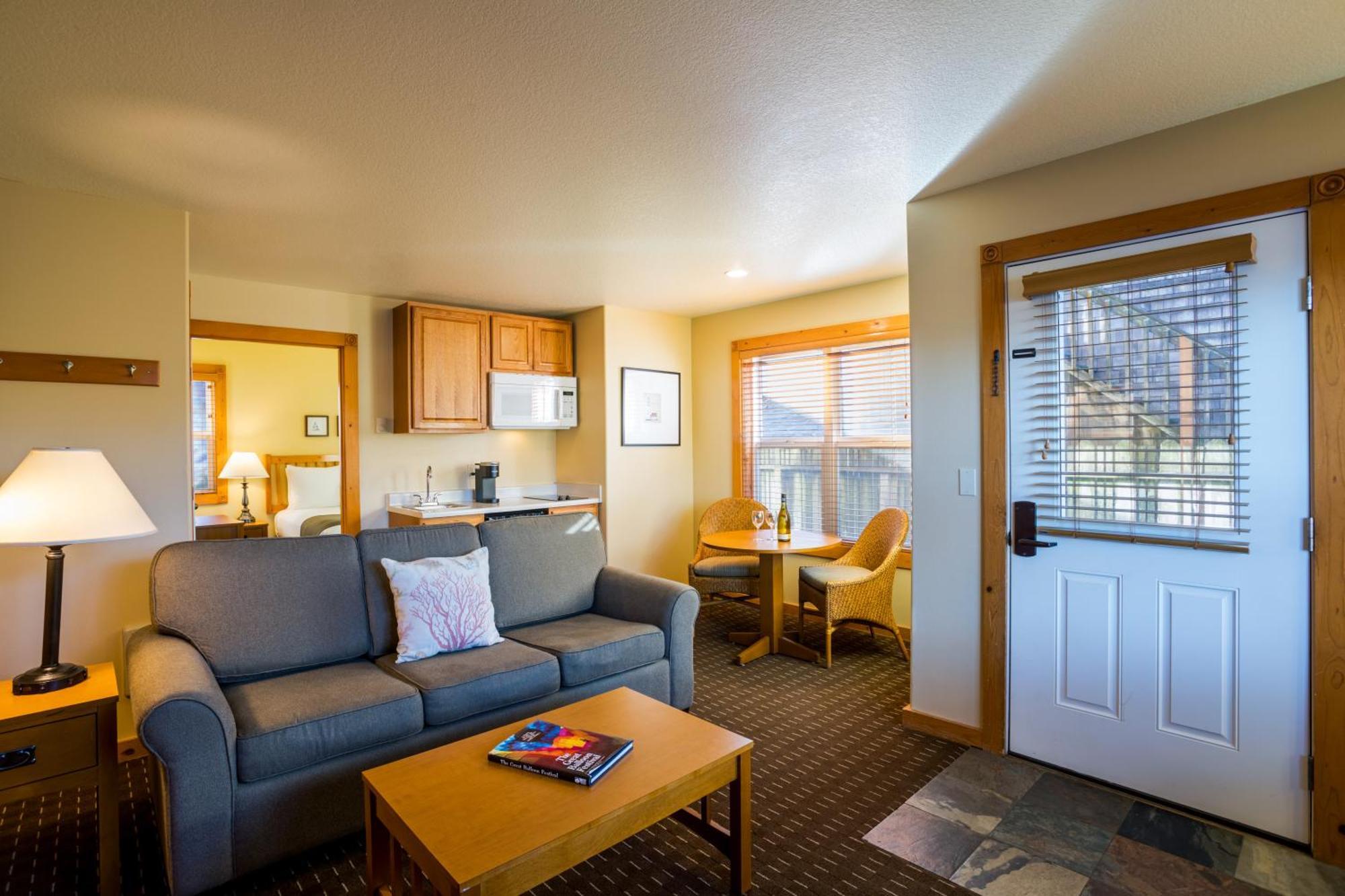 Queen Suite Sofabed 1st Floor Pets Allowed