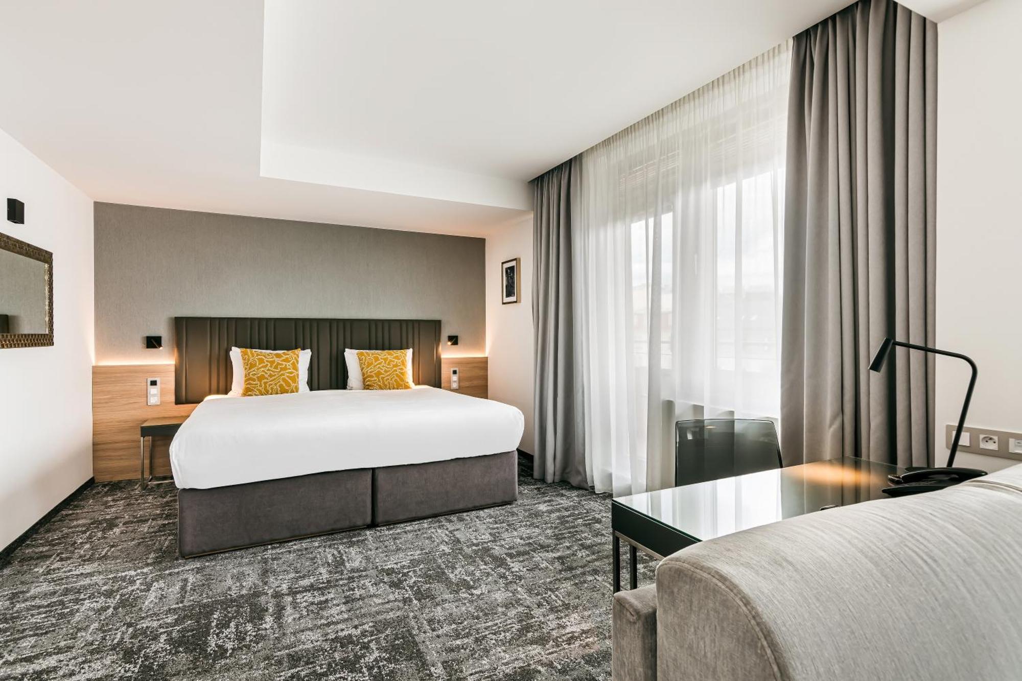 Junior Suite King or Twin Bed