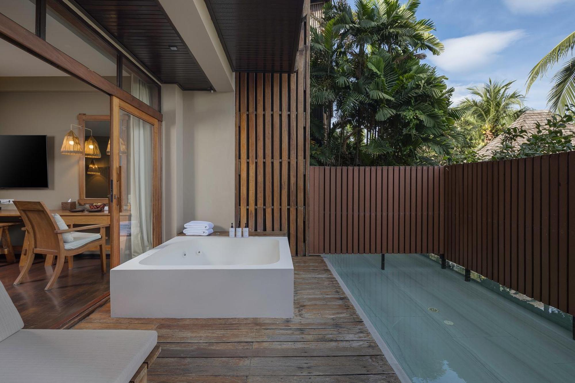Jacuzzi Deluxe