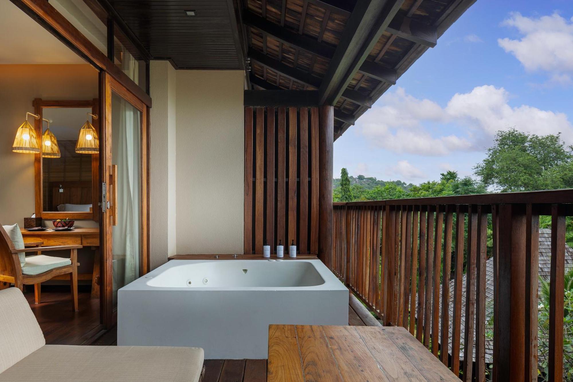 Ocean View Jacuzzi Deluxe