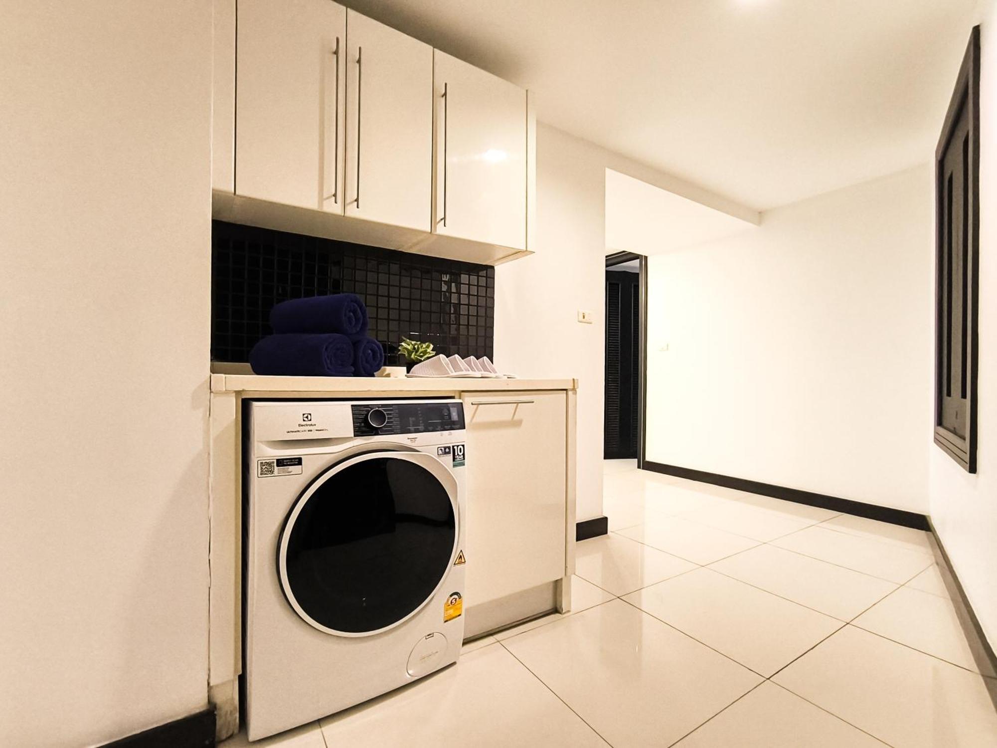 One-Bedroom Deluxe Suite with Large Balcony