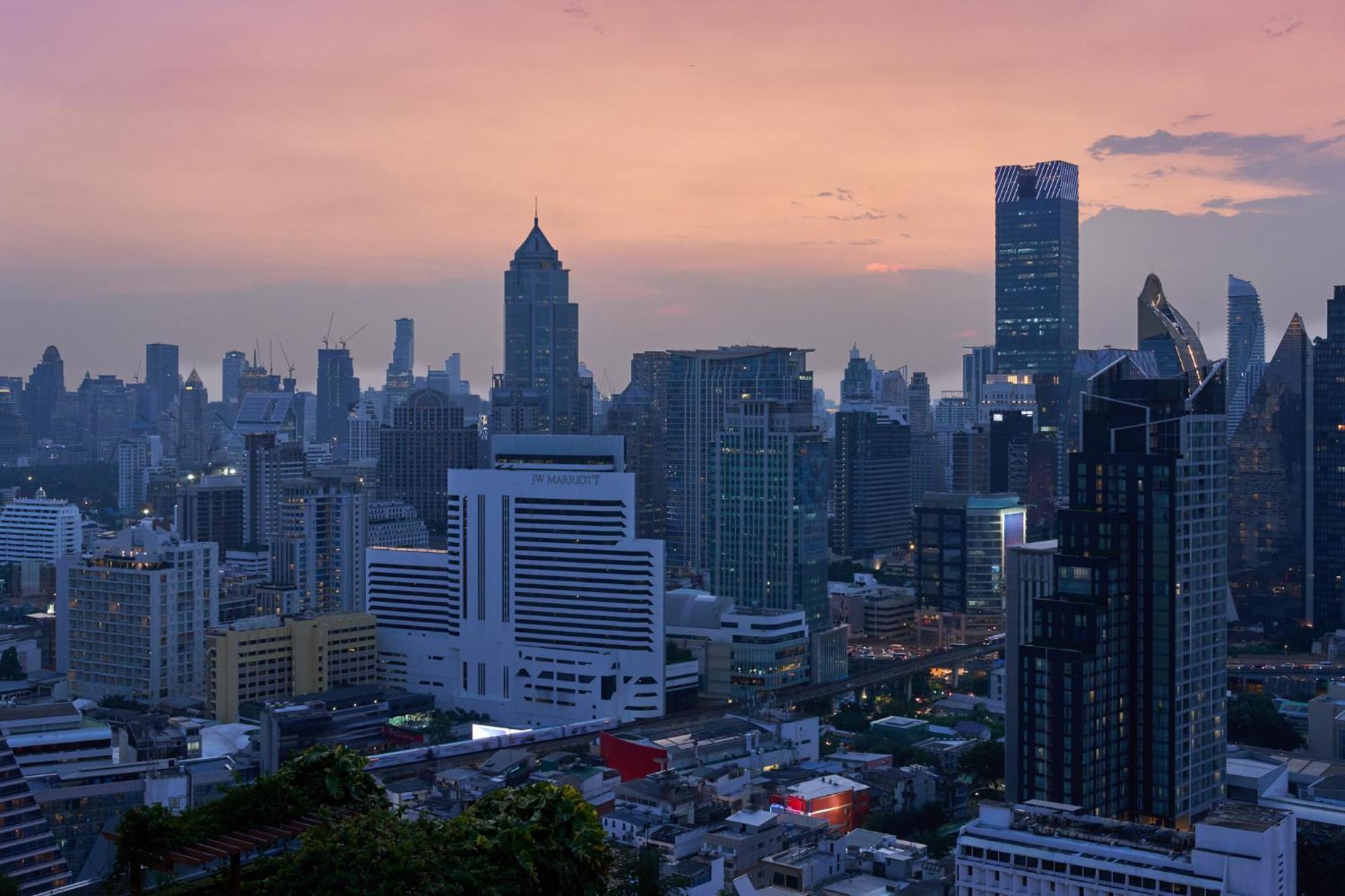 Breezy King Room City View High Floor
