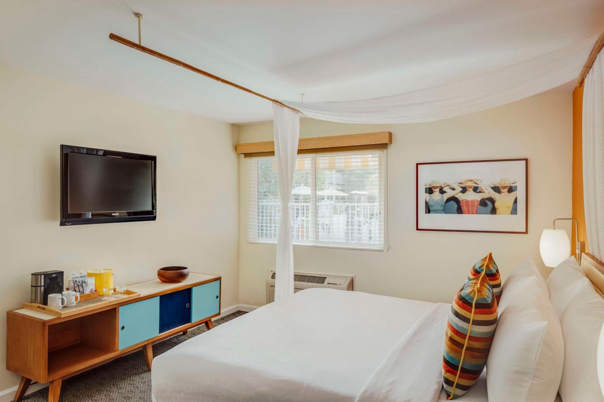 Queen Room Accessible Tub Resort View