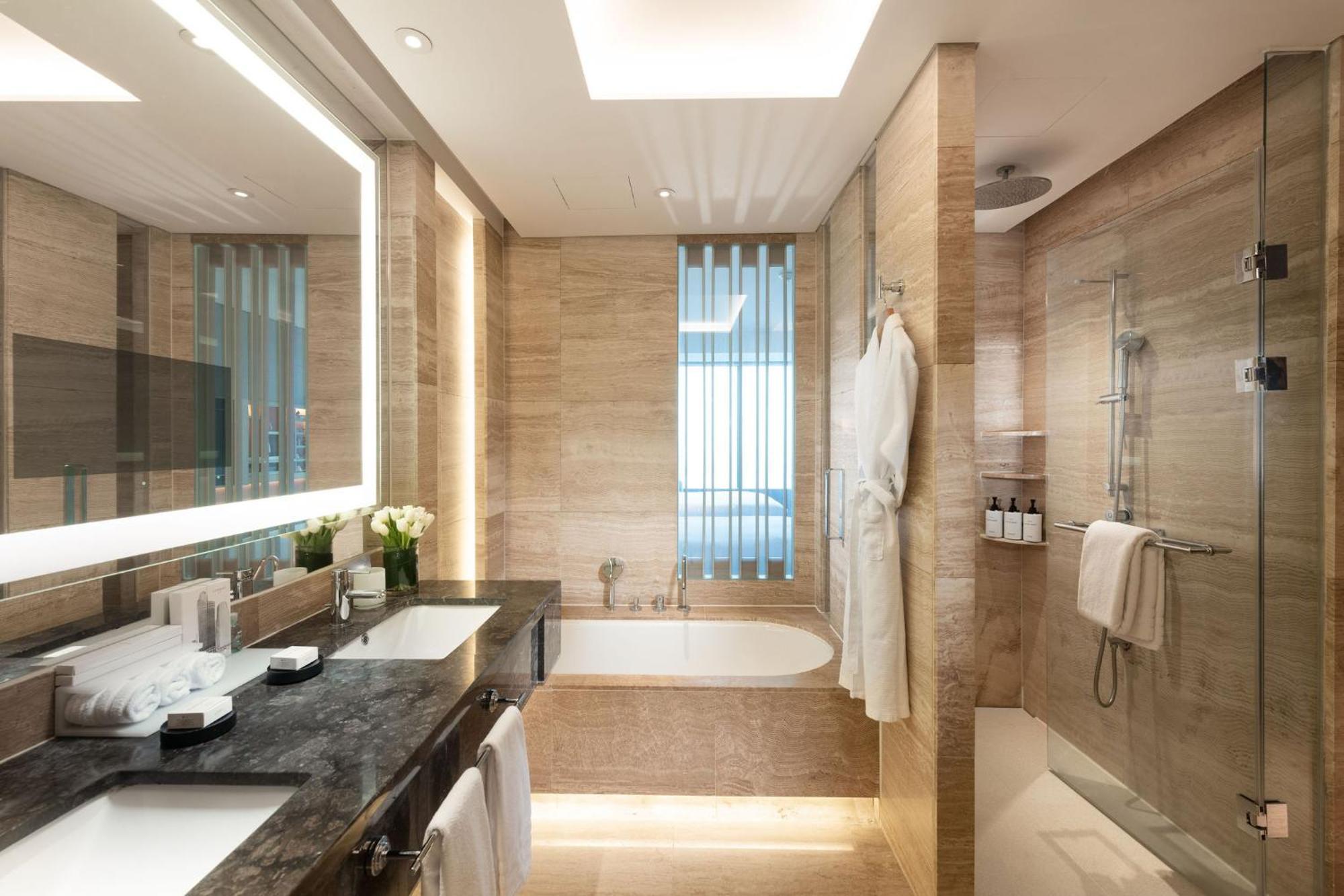 Deluxe King Room City River View
