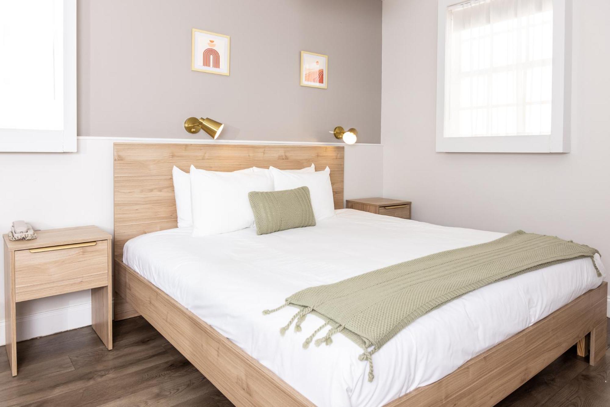 Deluxe Room One Queen Bed