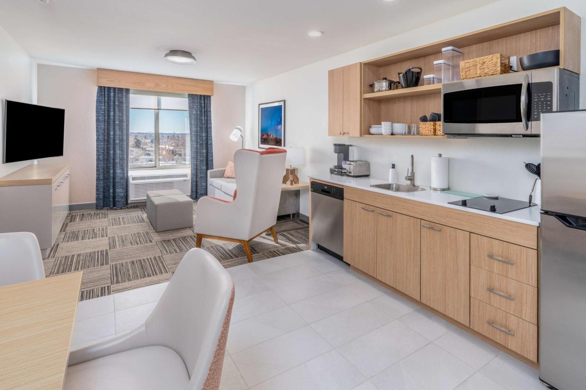 Deluxe King Suite