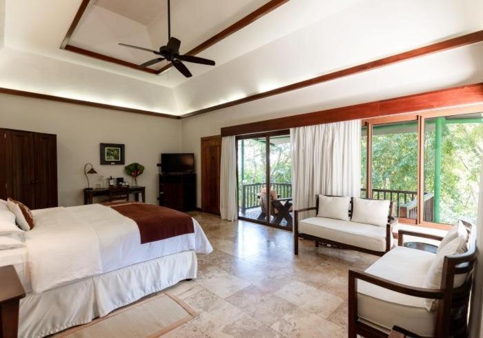 Lake Breeze Suite King,1641747393:JPEG