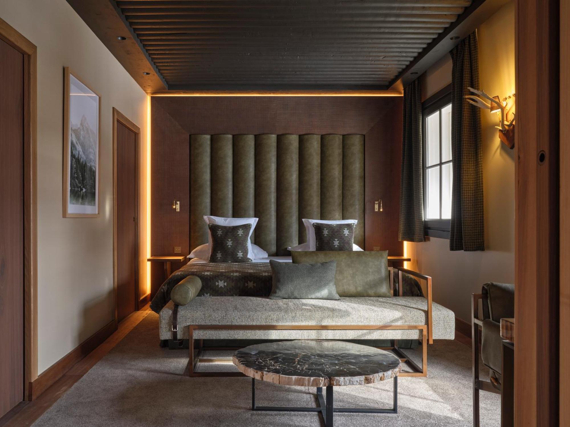 Executive Suite,1661637744:JPEG