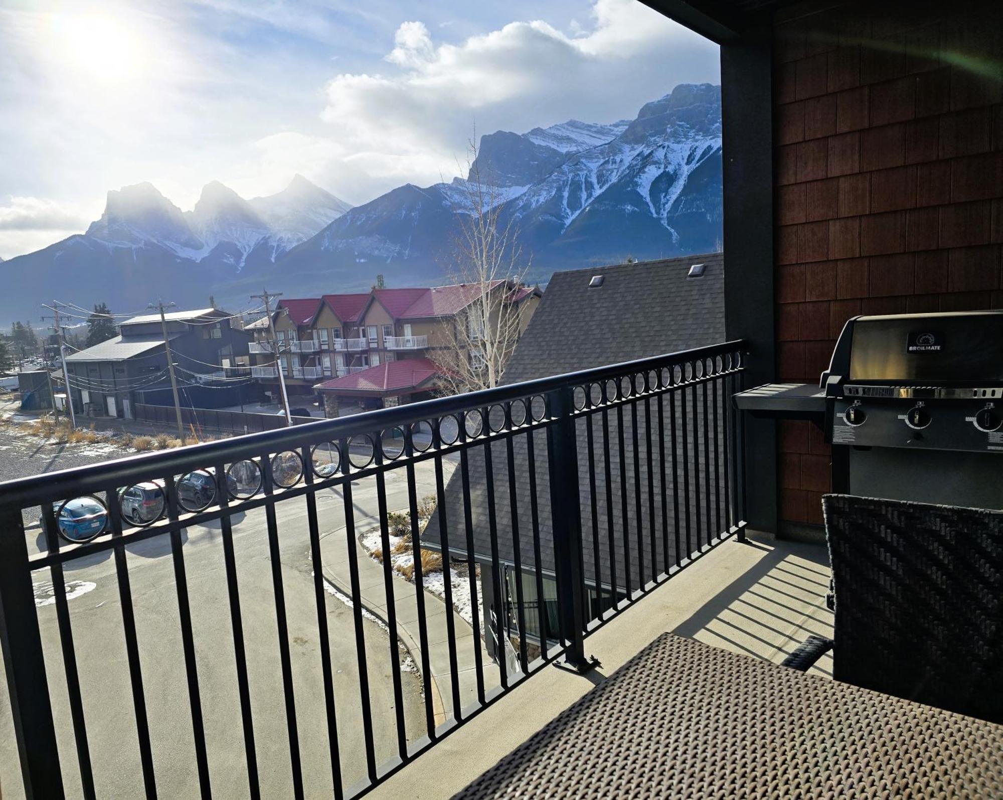 Three-Bedroom Suite Mountain View