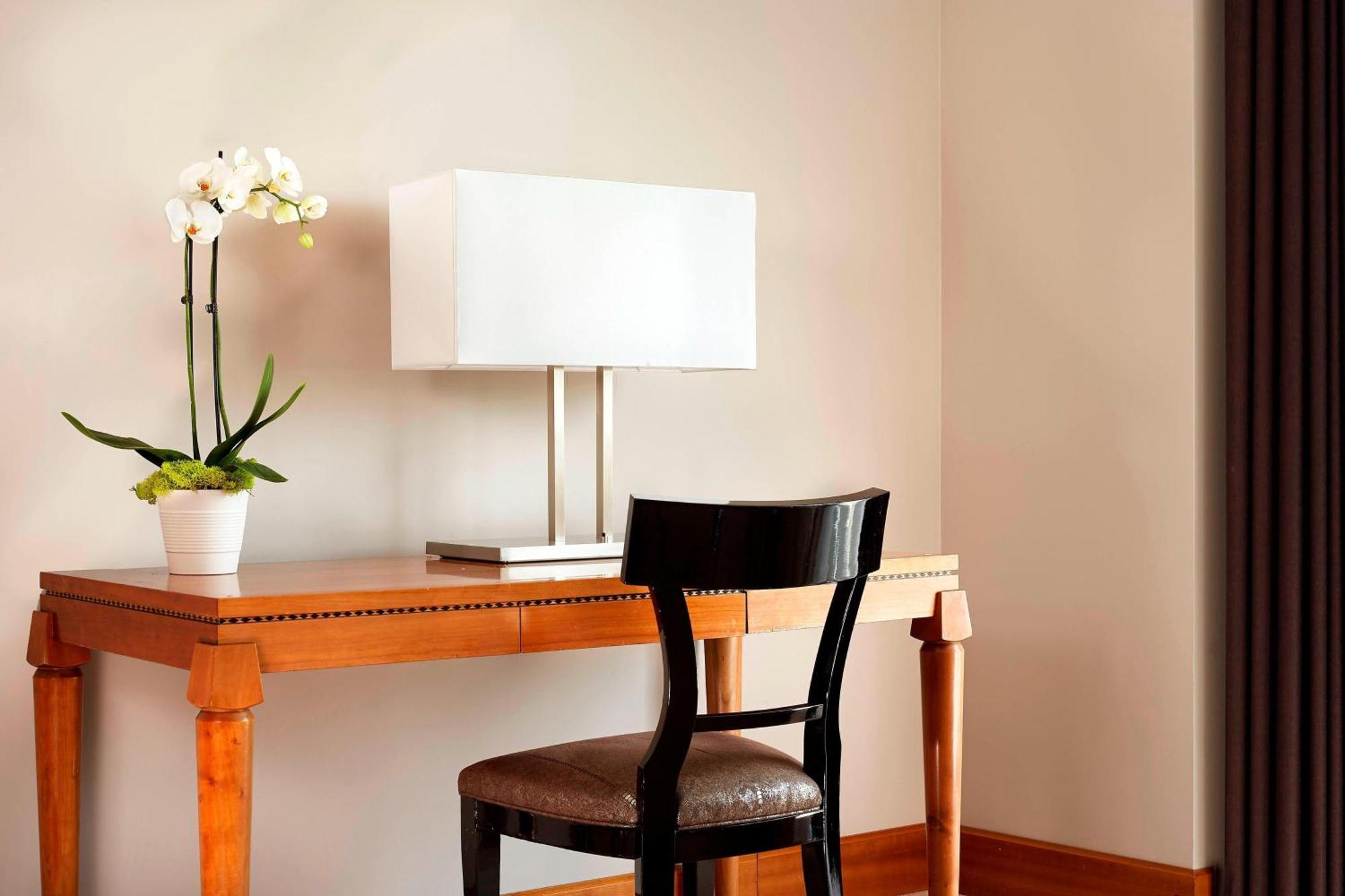 Large Executive King Room with City View,1643134304:JPEG