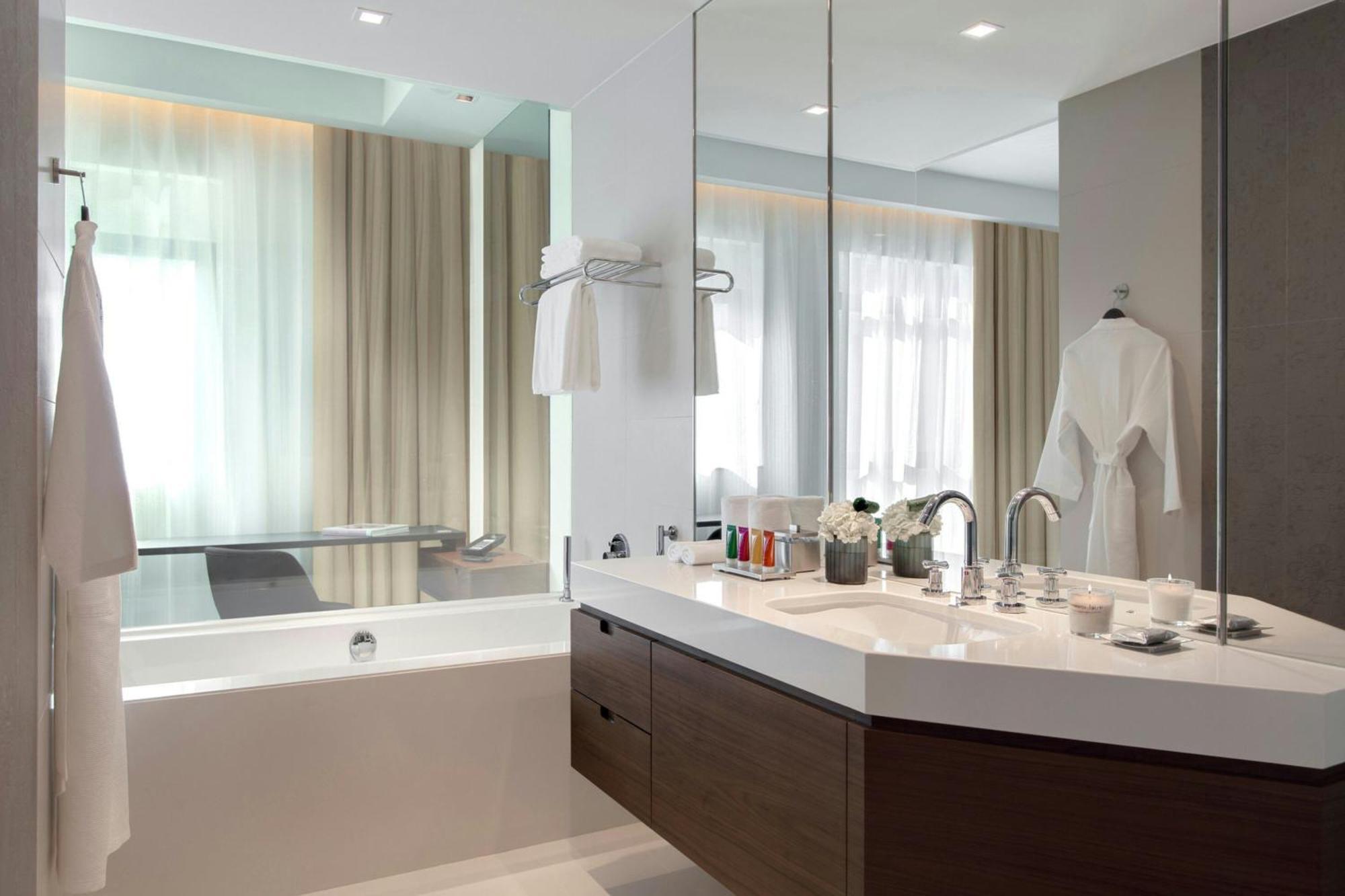 Deluxe Twin Room City View