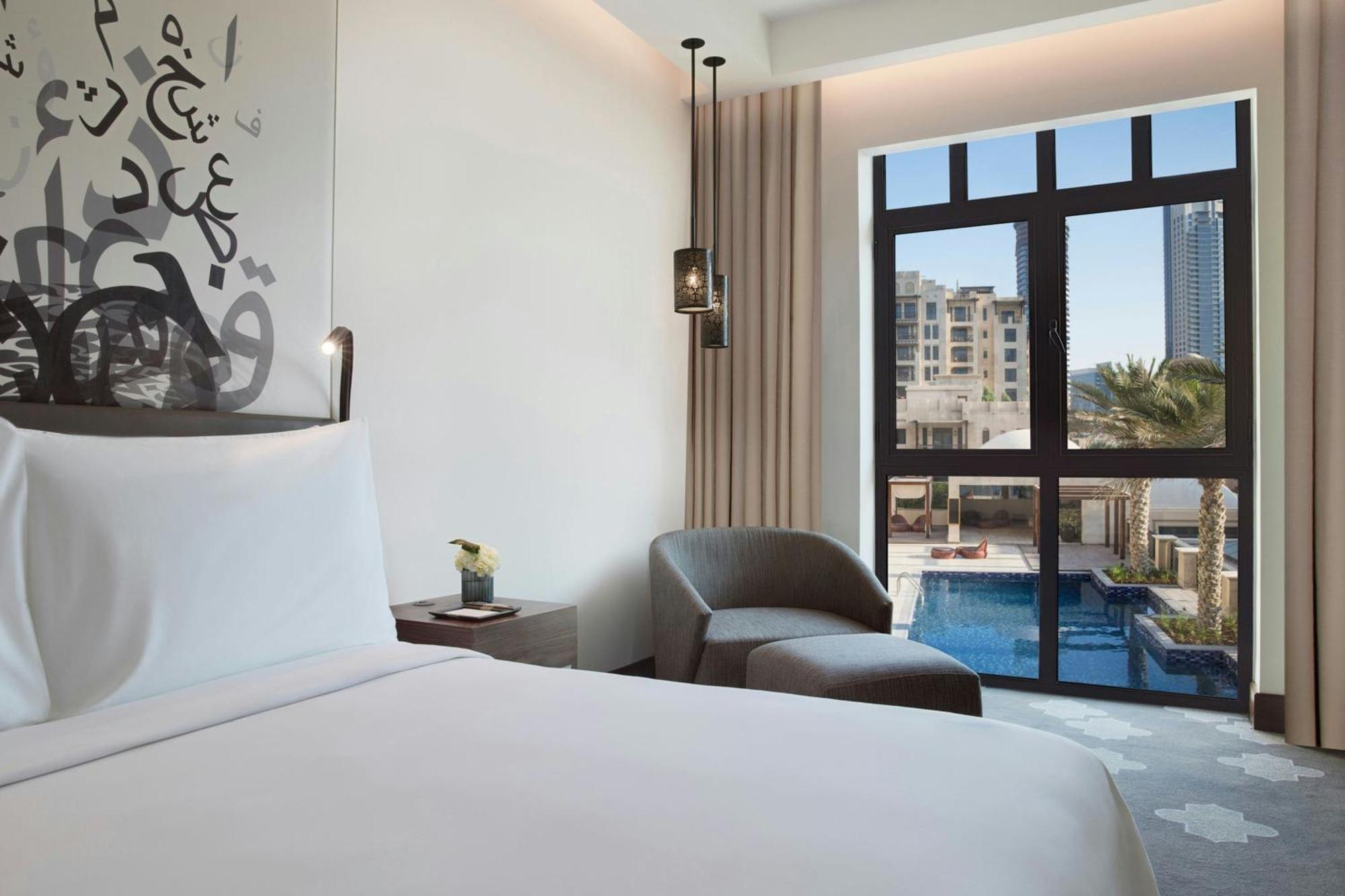 Deluxe King Room Pool View