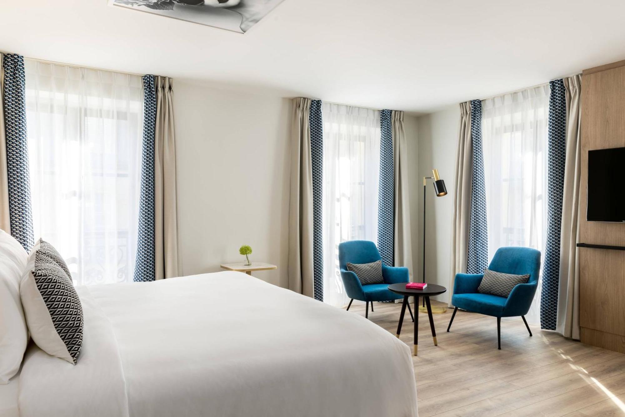 Parisian Corner Suite with Breakfast