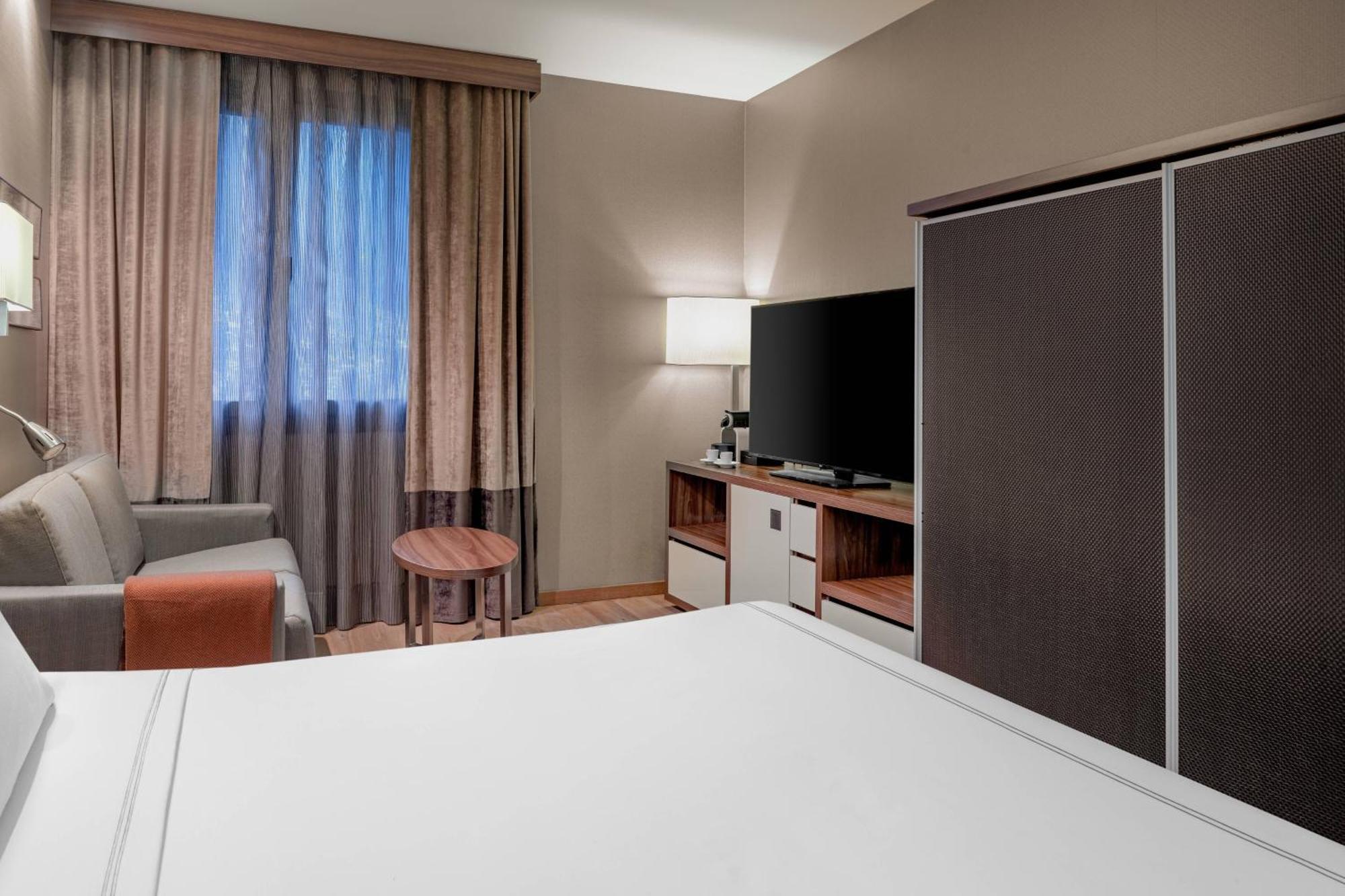 Deluxe King Room with Mountain View,1643145208:JPEG