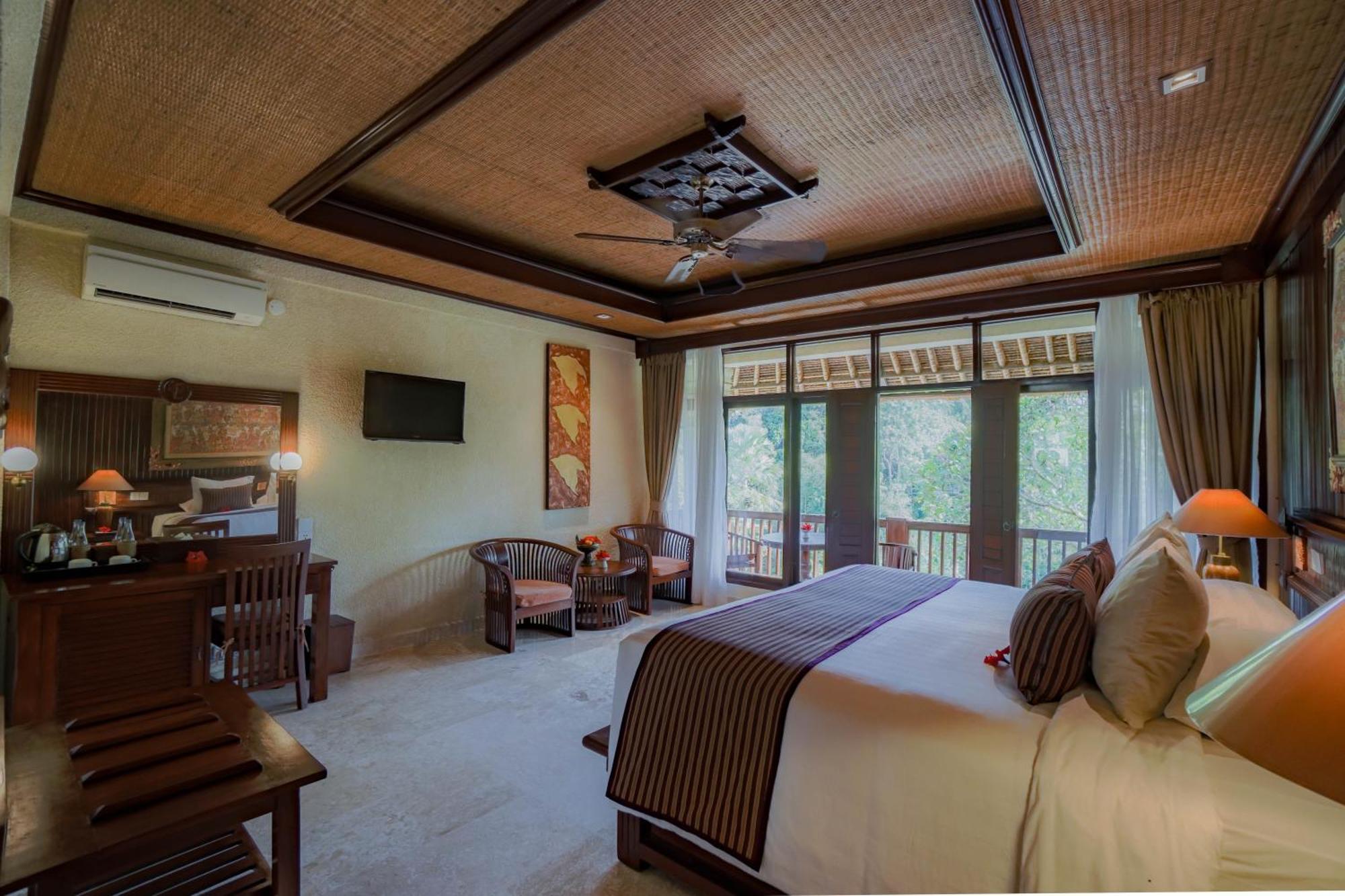 Premier Raja Room