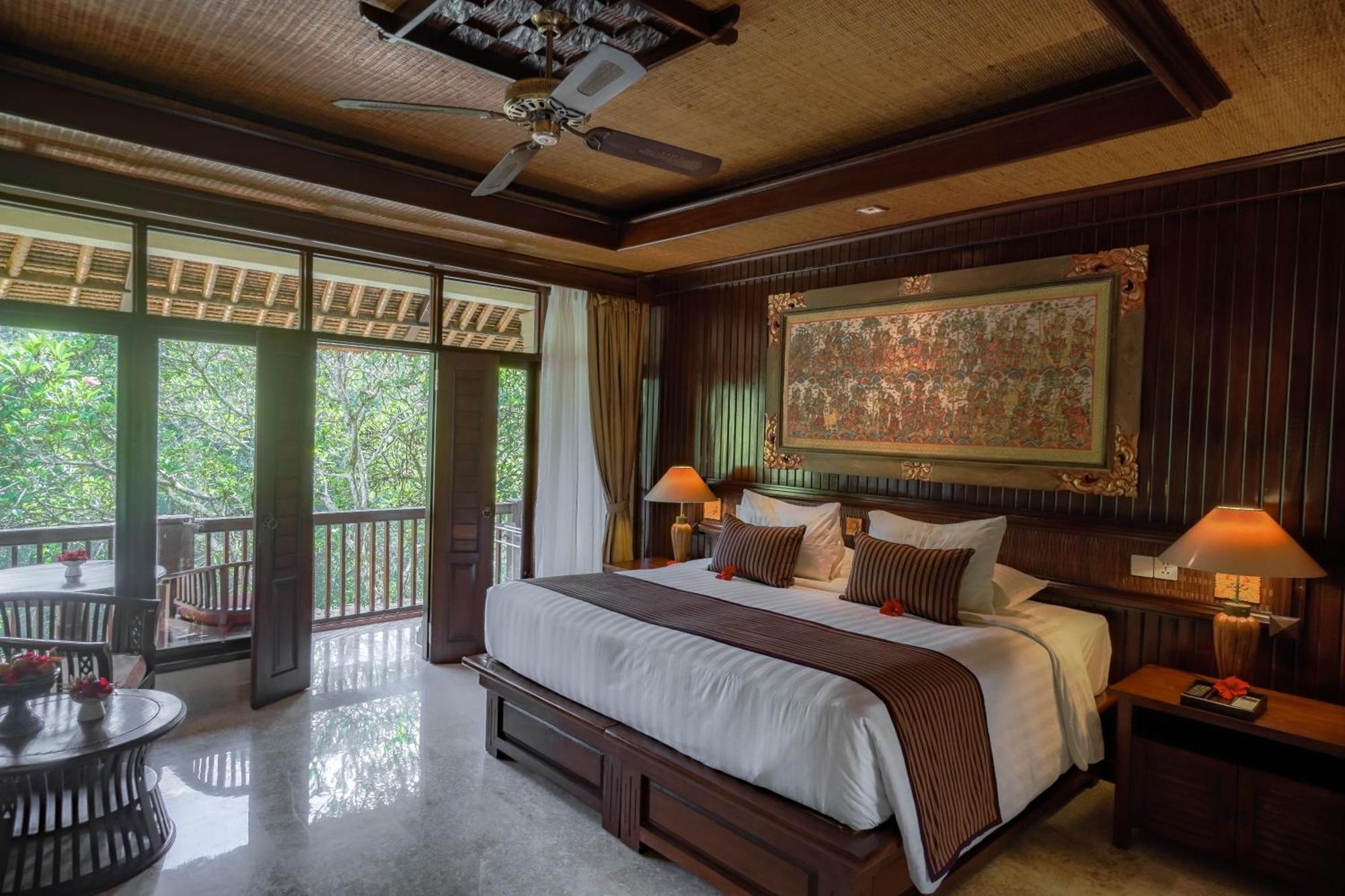 Premier Raja Room