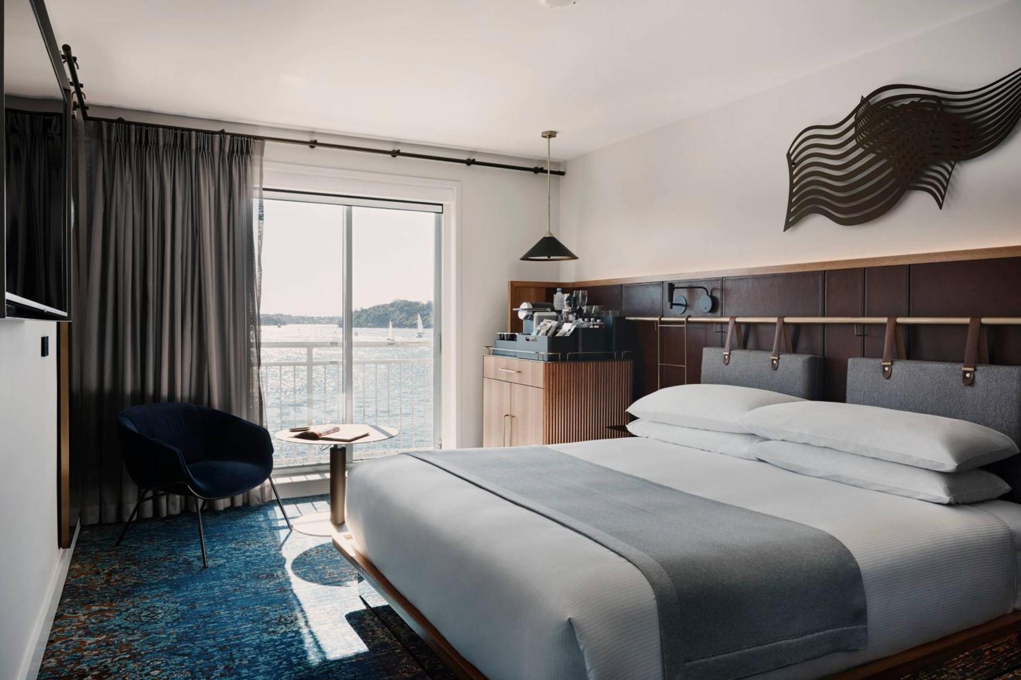 Water Juliet Balcony Guest room 1 King Walsh Bay view