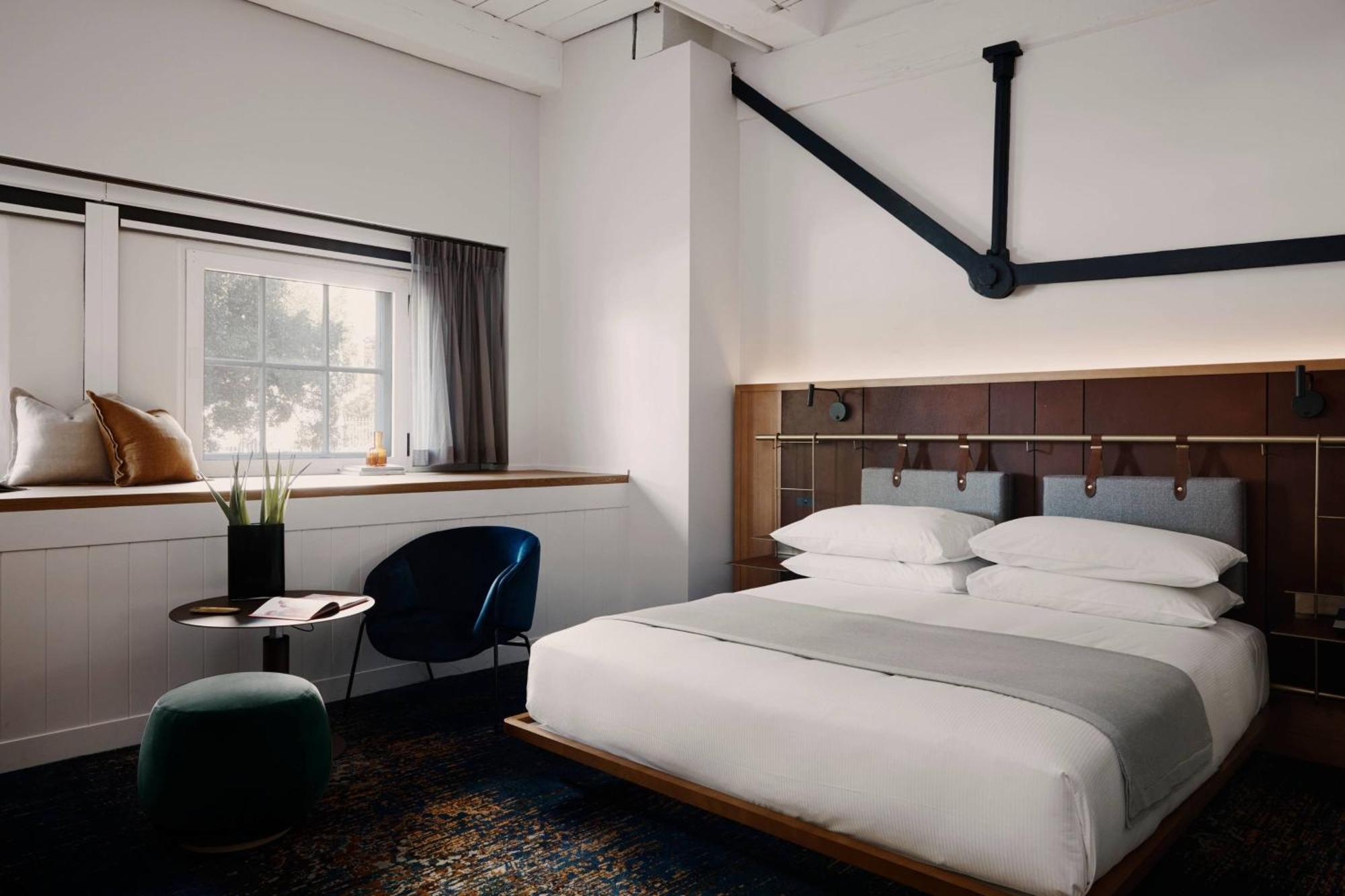 Bridge View Room