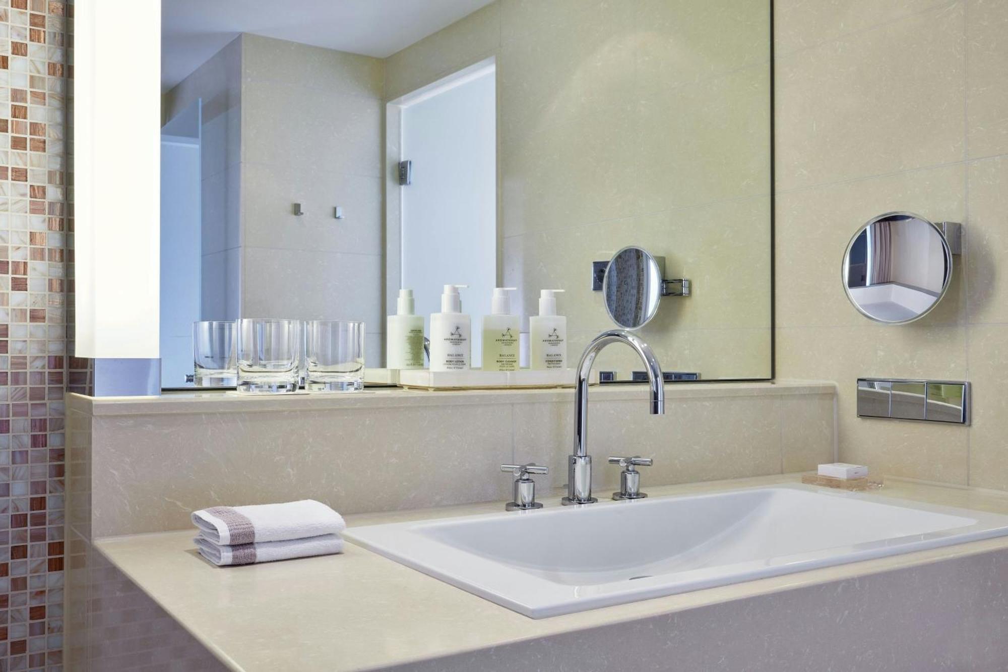 Deluxe King Room,1643160351:JPEG