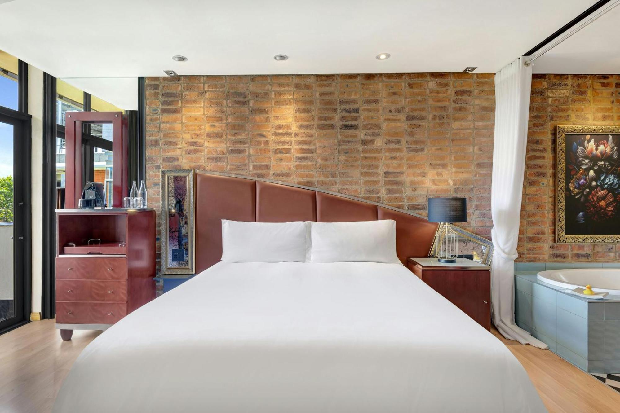 Deluxe Guest Room 1 King