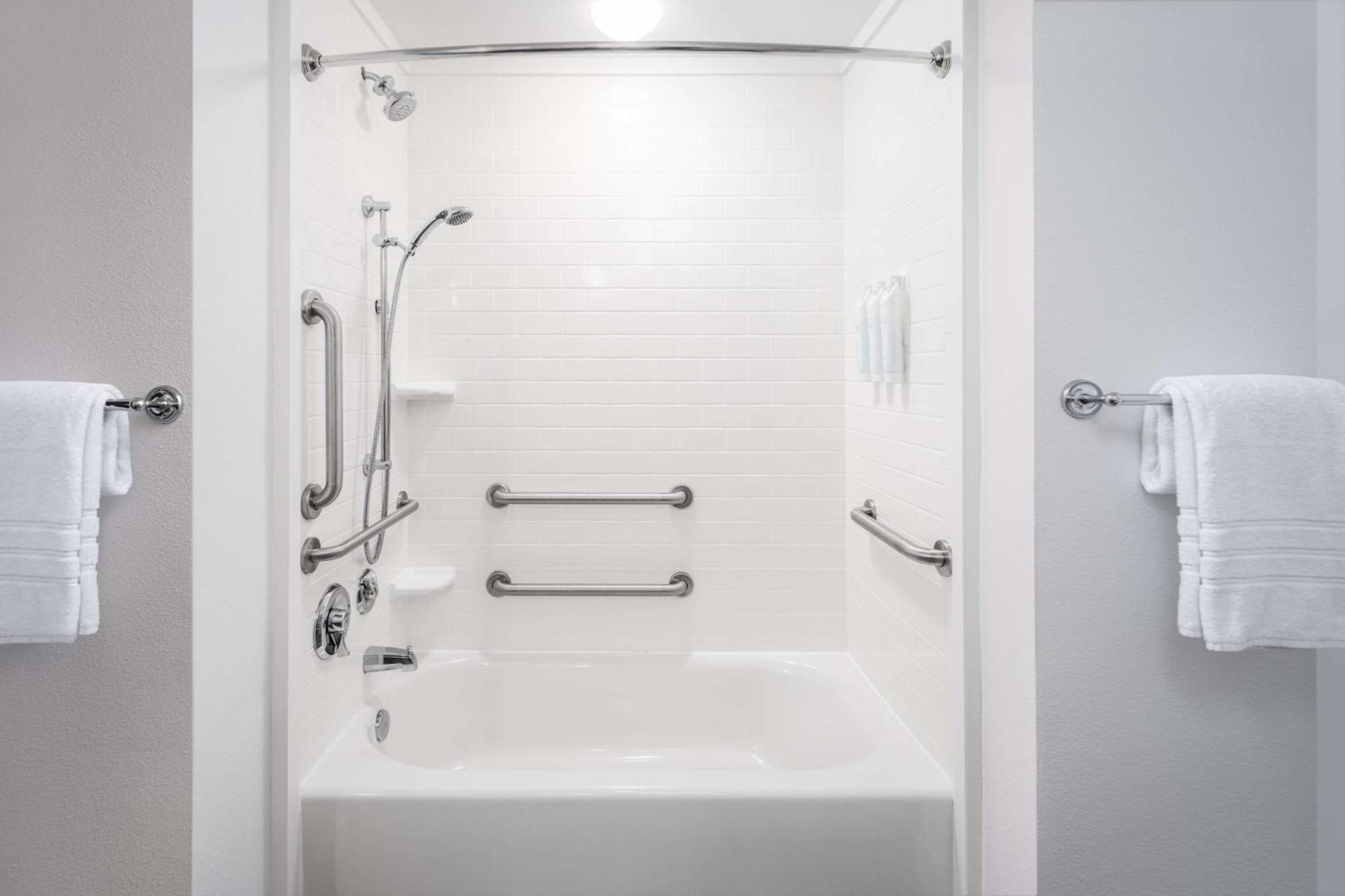 Queen Room with Two Queen Beds and Bath Tub - Balcony/Mobility Accessible,1643785222:JPEG