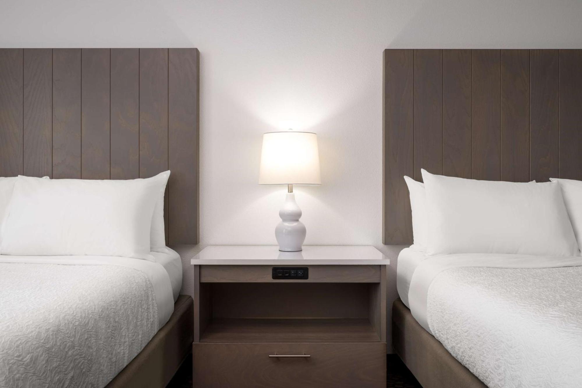 Queen Room Two Queen Beds No View