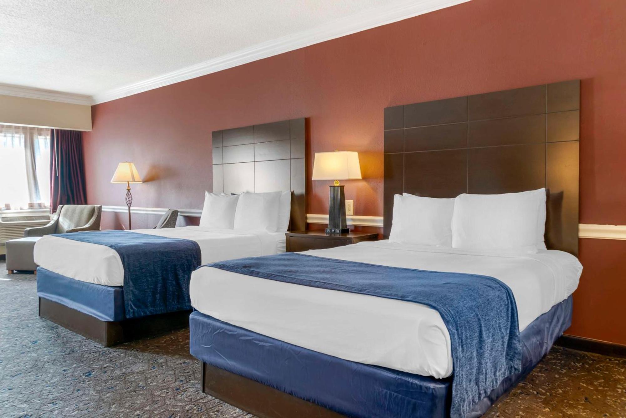 Queen Suite Two Queen Beds Fireplace Spa Bath Non-Smoking