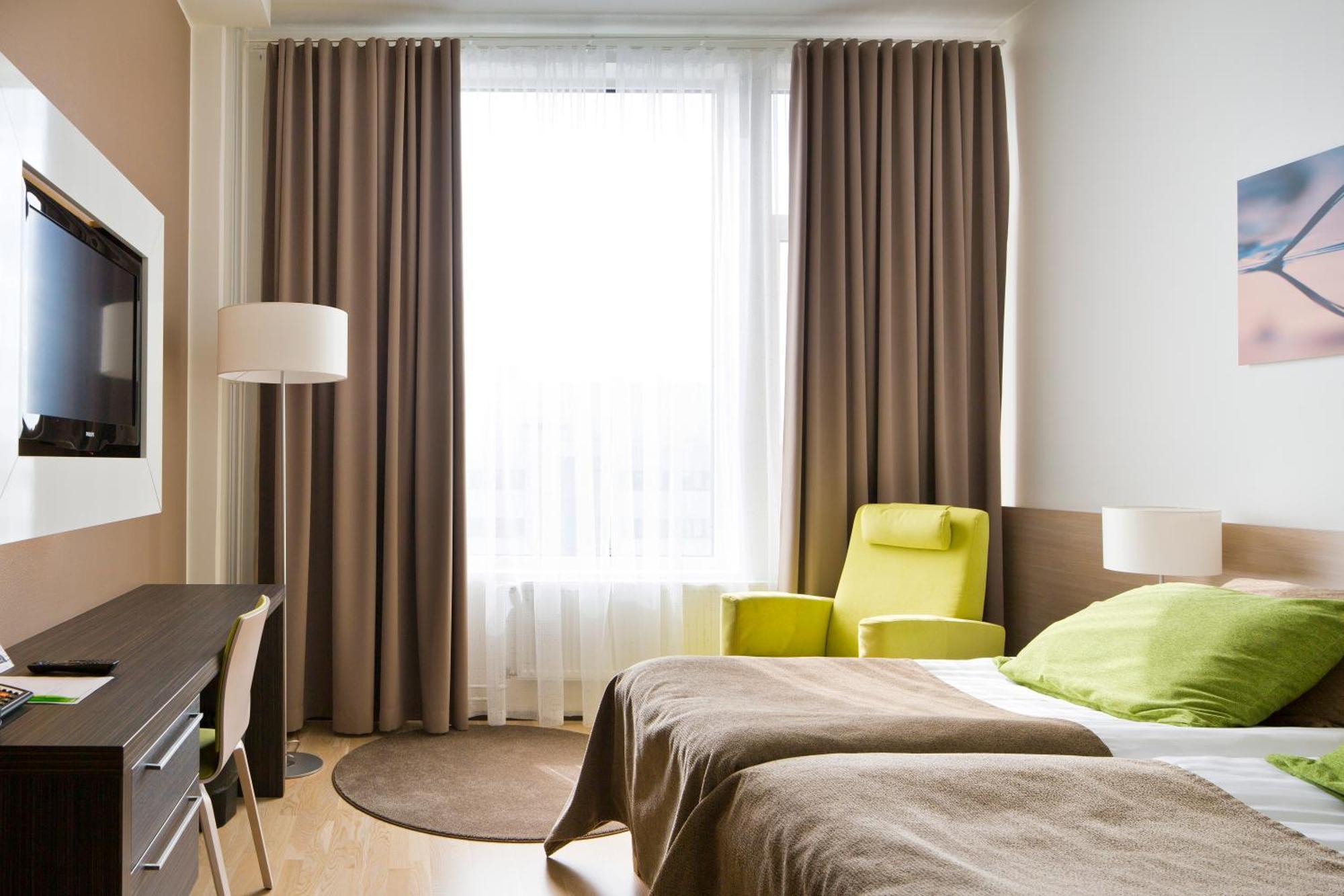 Family Room (2 Adults + 3 Children),1669829312:JPEG