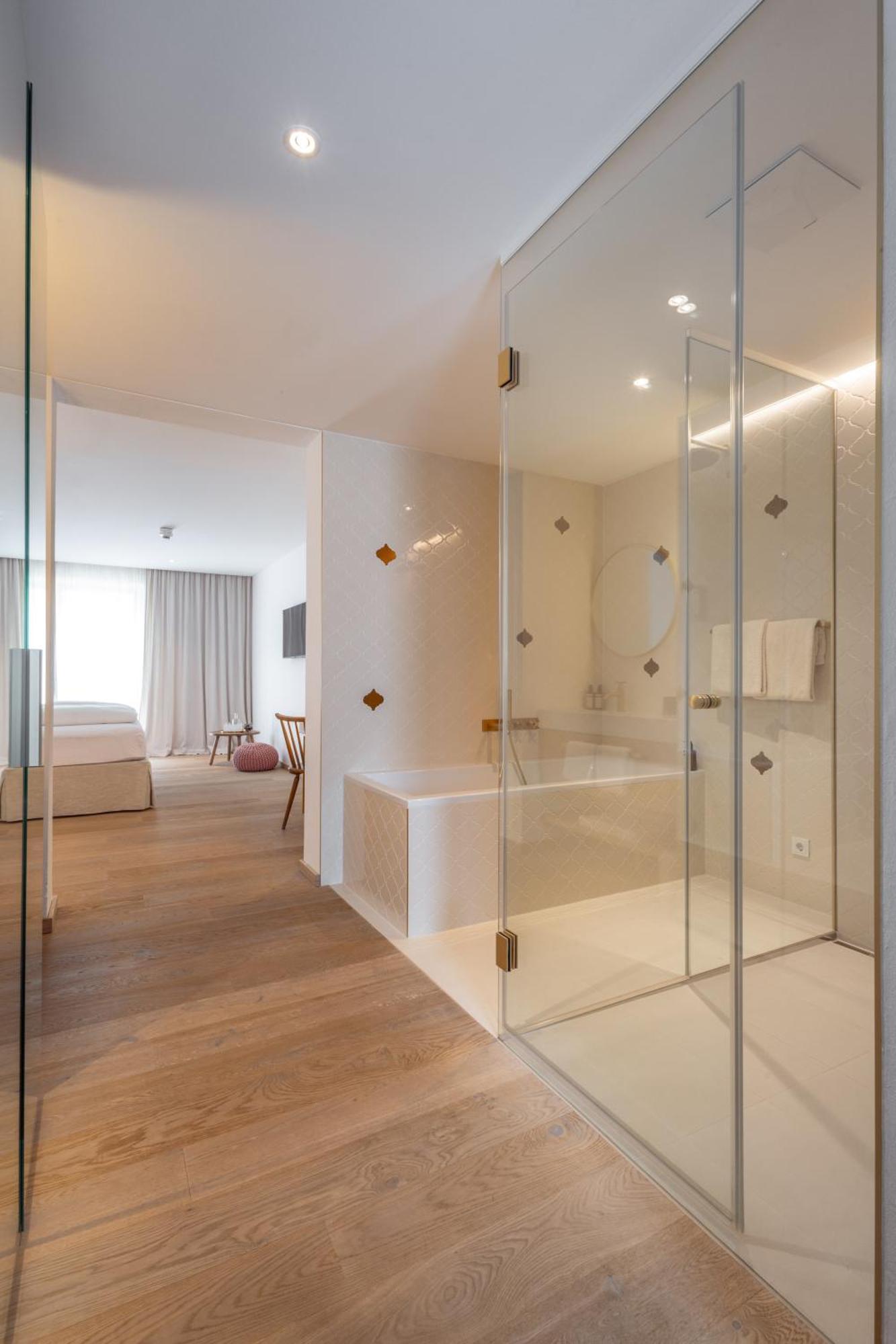 Urban King Room