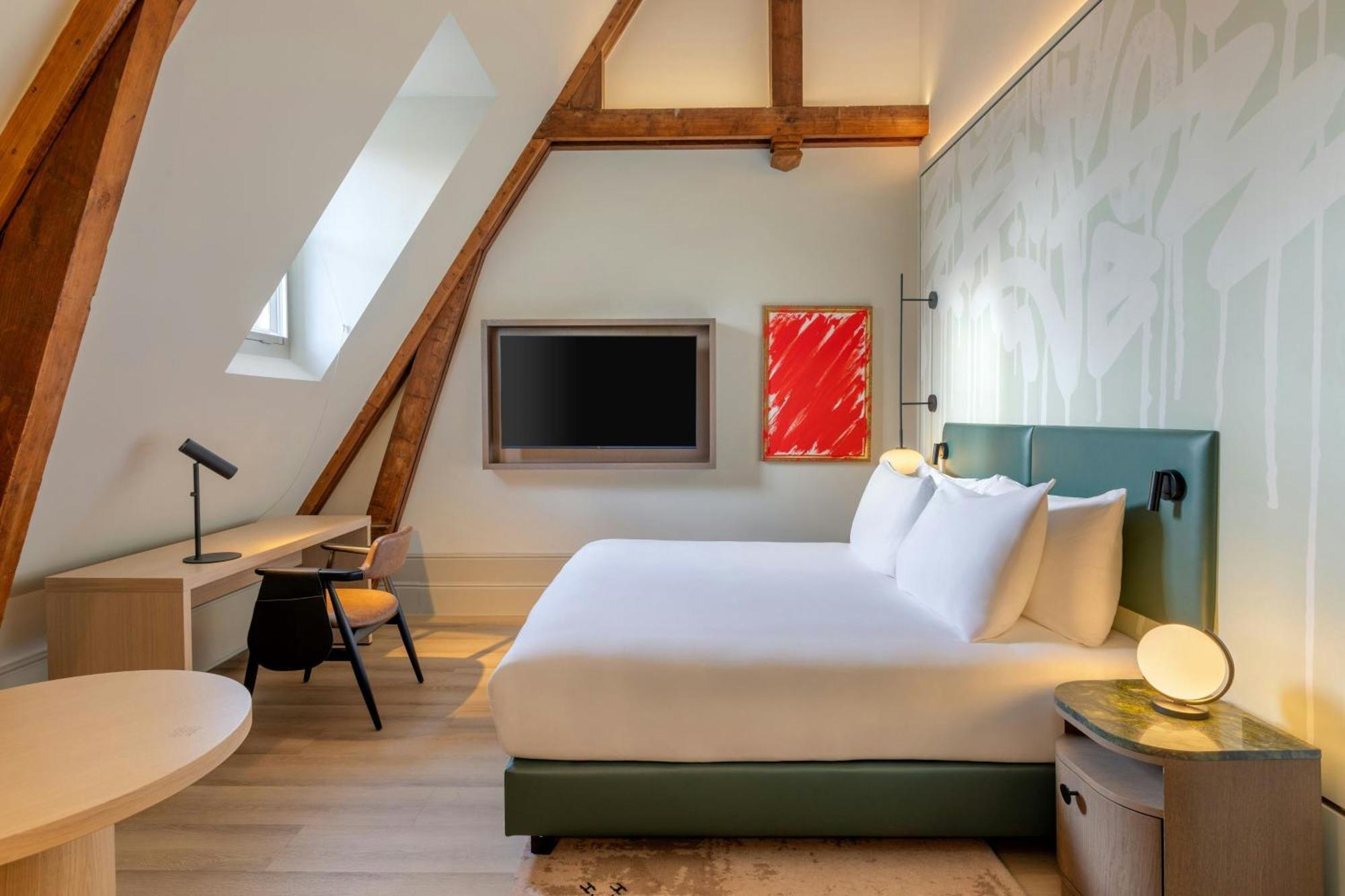 Deluxe Queen Room