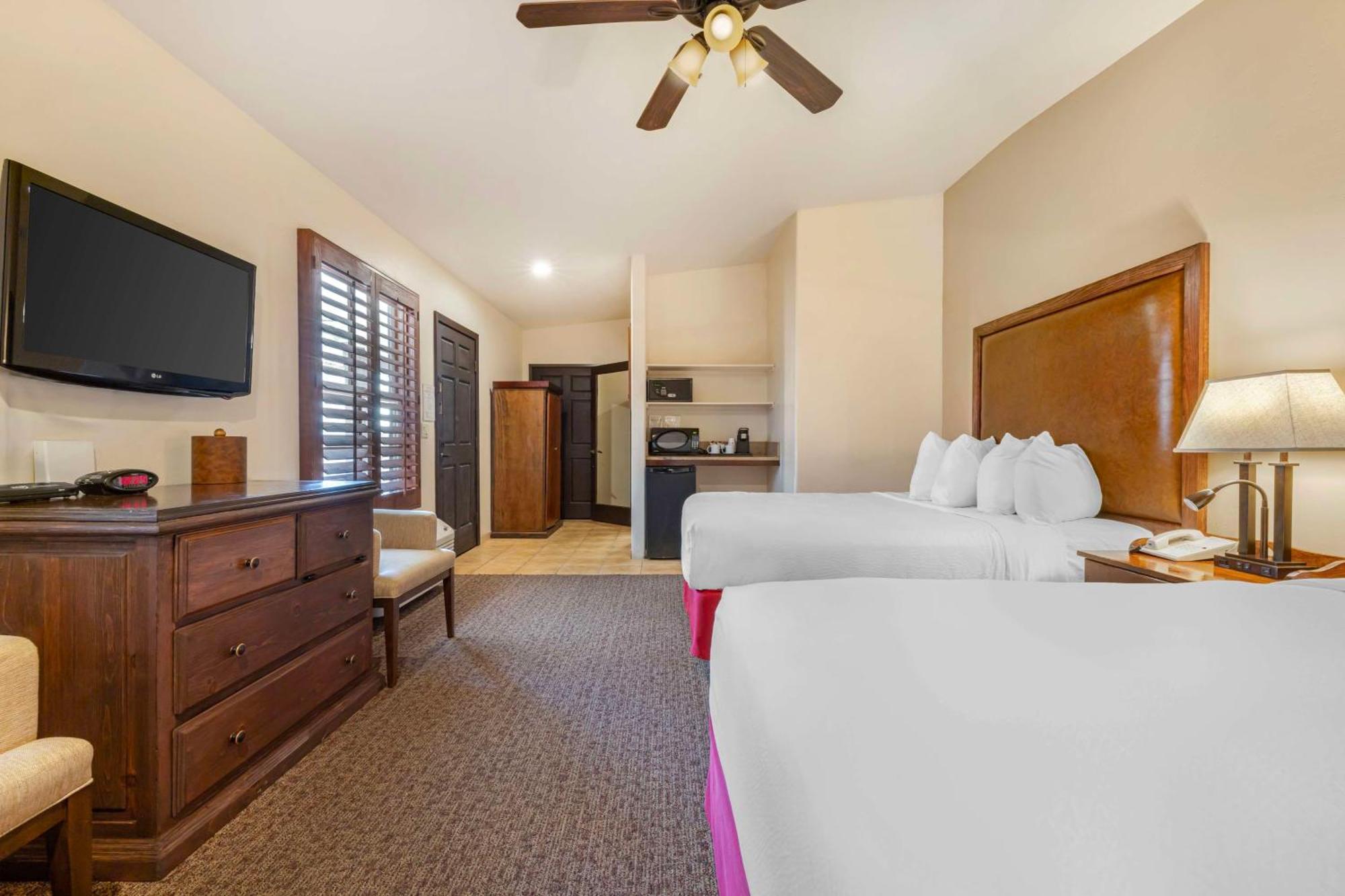 Queen Room Two Queen Beds Roll Shower Disability Access or Non-Smoking,1645652035:JPEG
