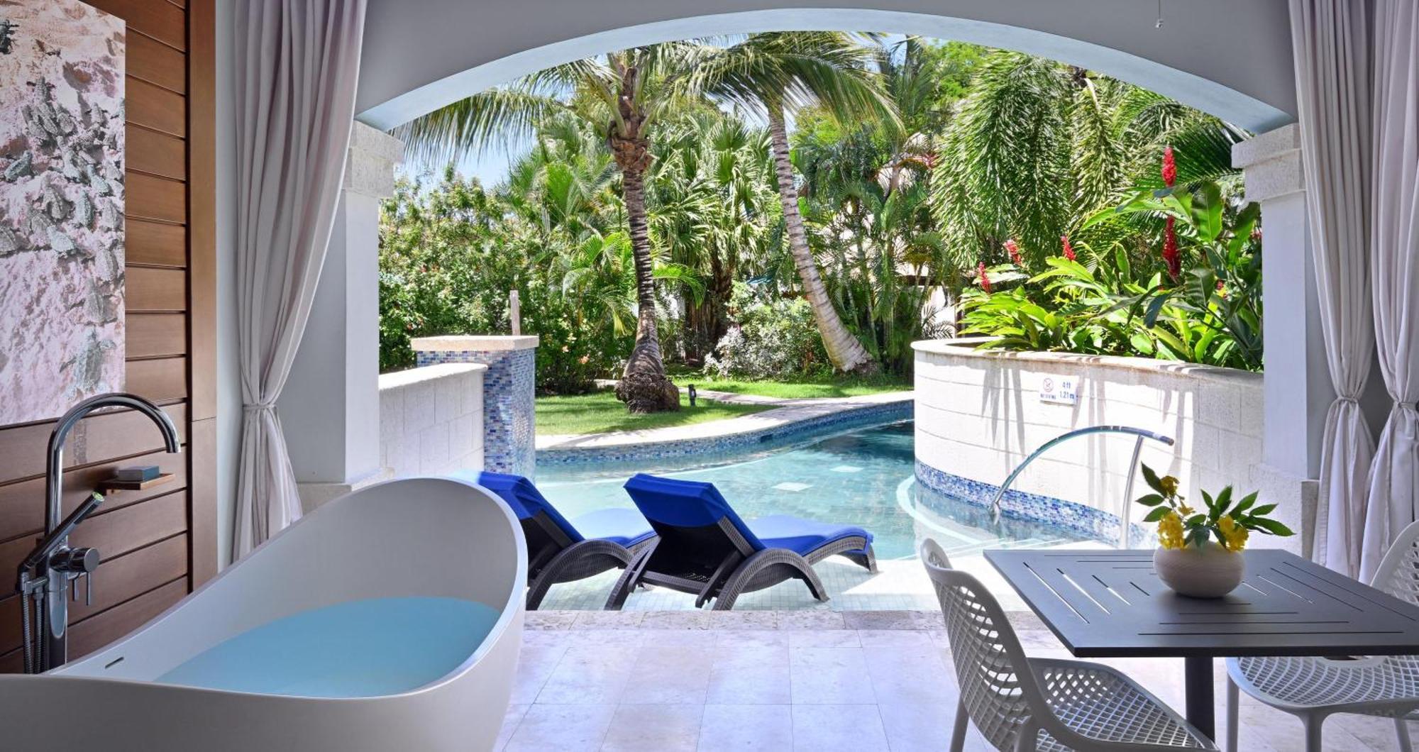 South Seas Swim-up Club Level Ultra Suite w or Patio Tranquility Soaking Tub