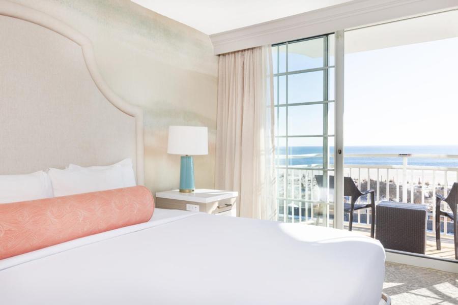 One-Bedroom Suite Wet Bar Full Ocean View